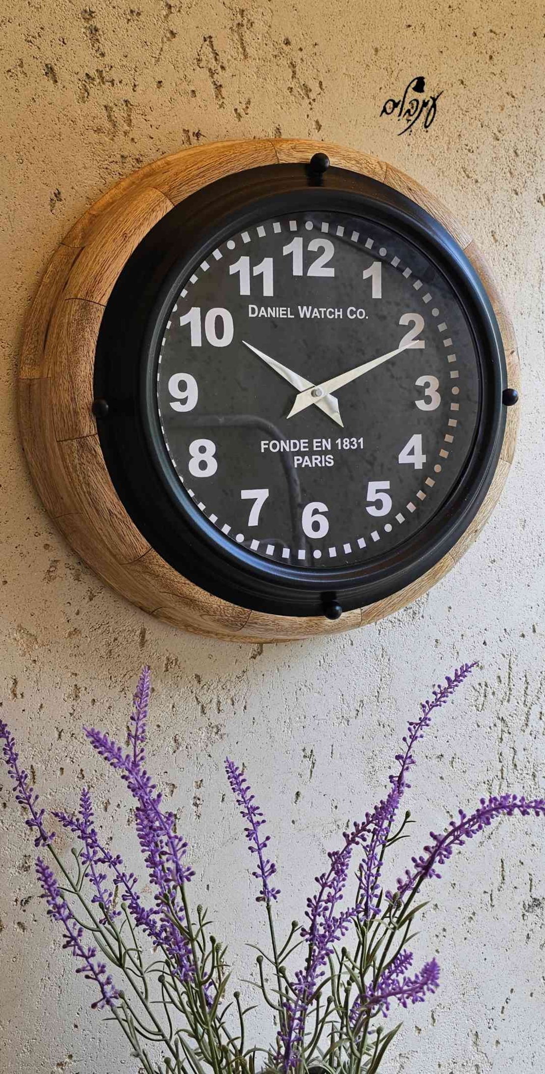 שעון עץ משולב ברזל שחור