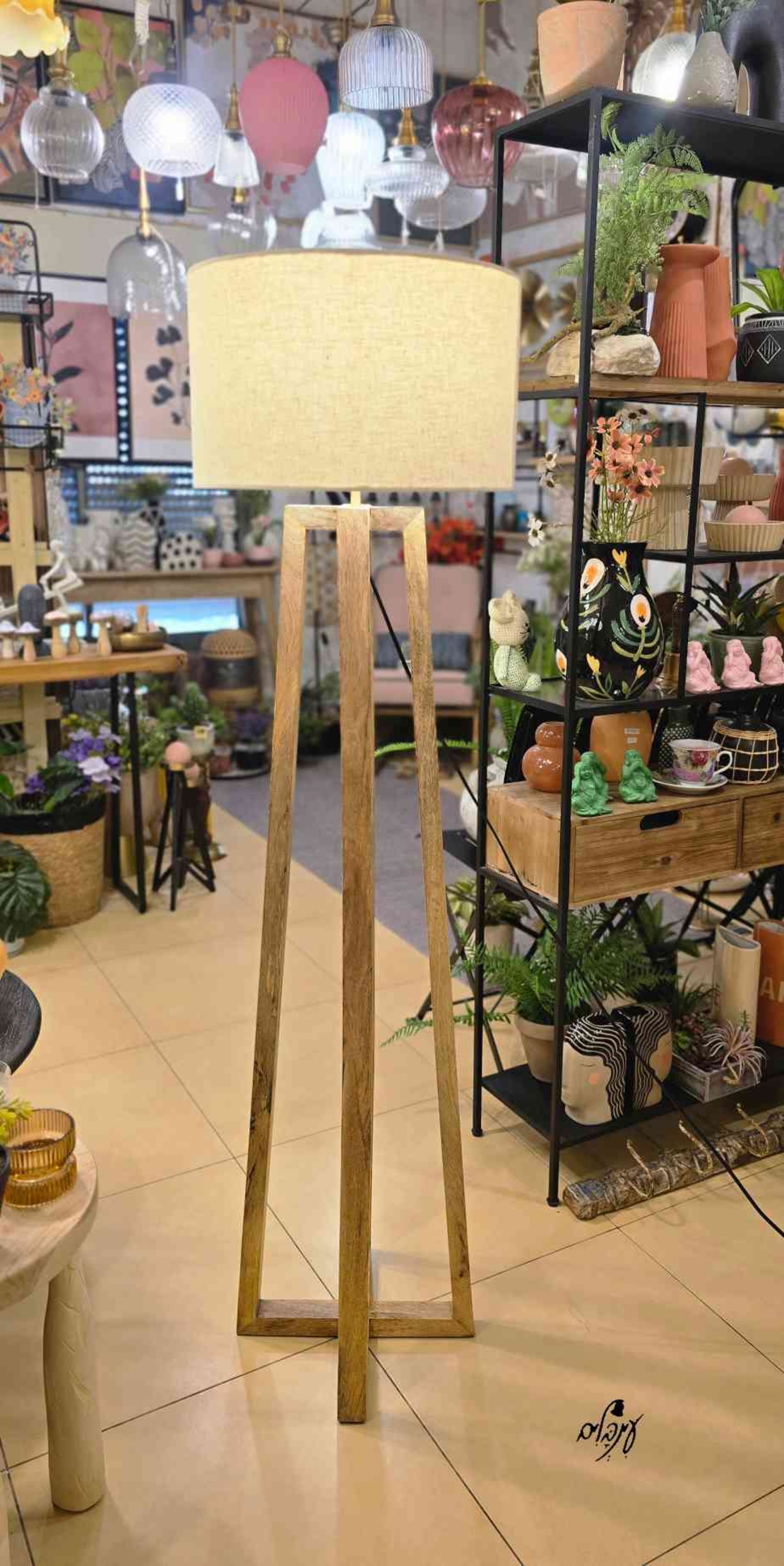 מנורת רגל עץ שי