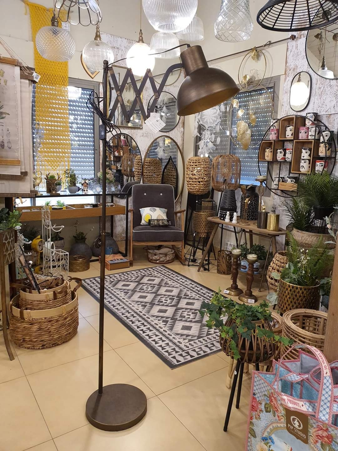 מנורת רגל אקורדיון