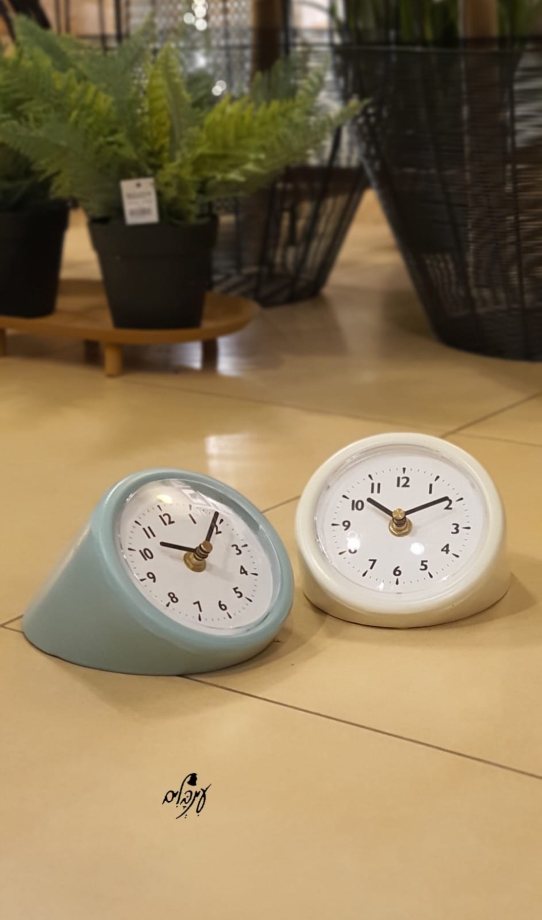 שעון שולחן משופע