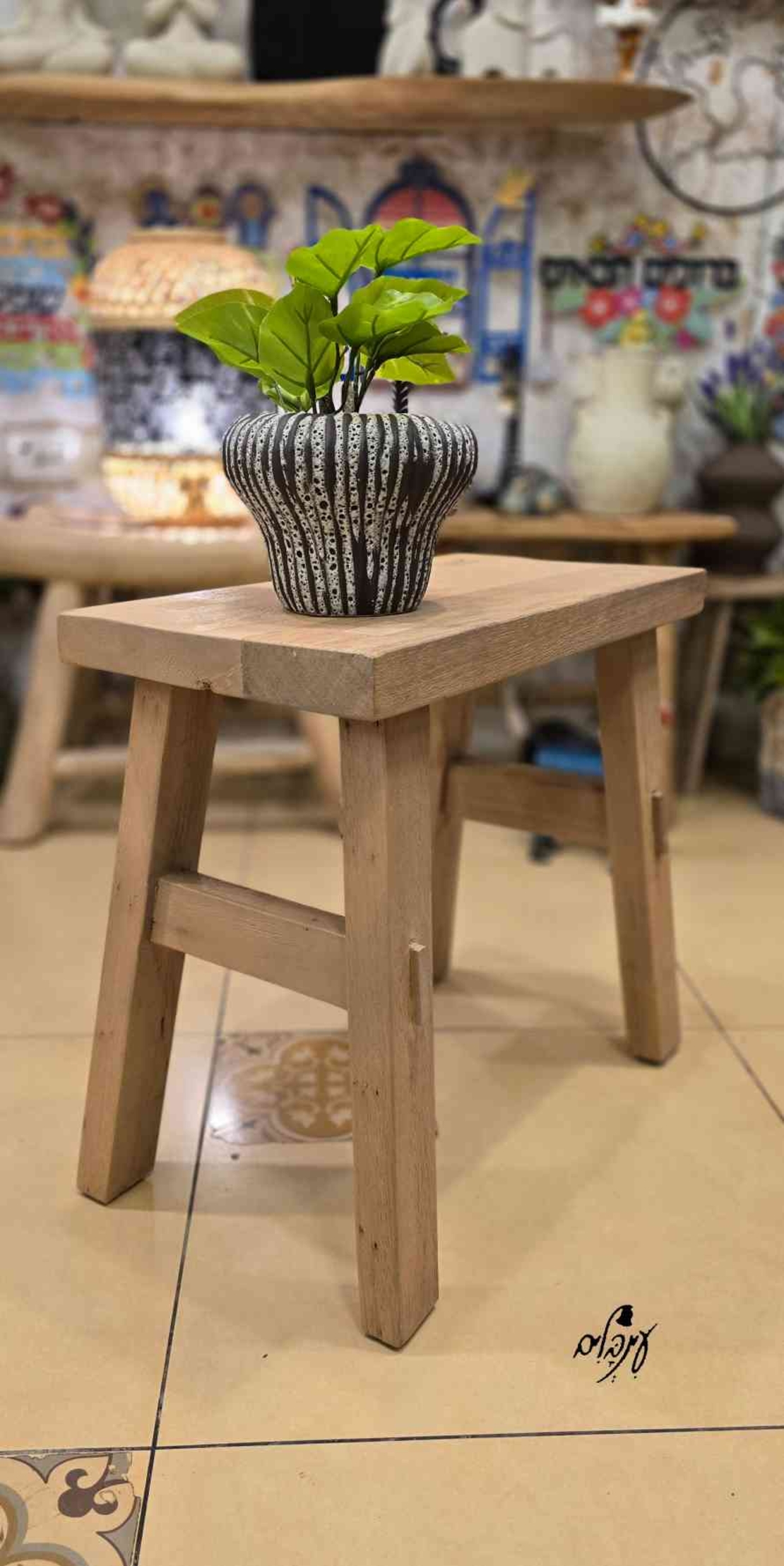 שרפרף עץ מעוצב טבעי