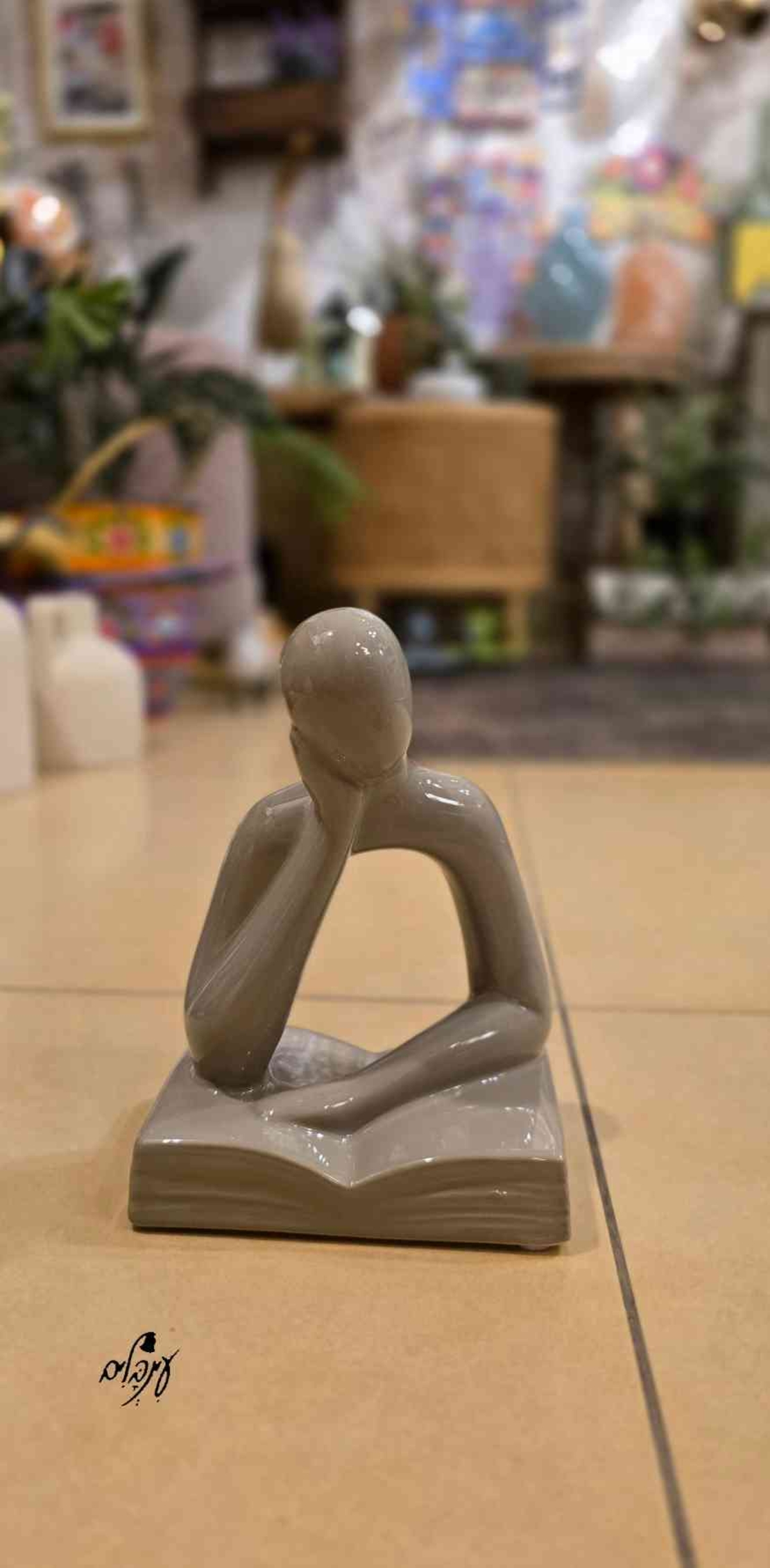 פסל איש הספר