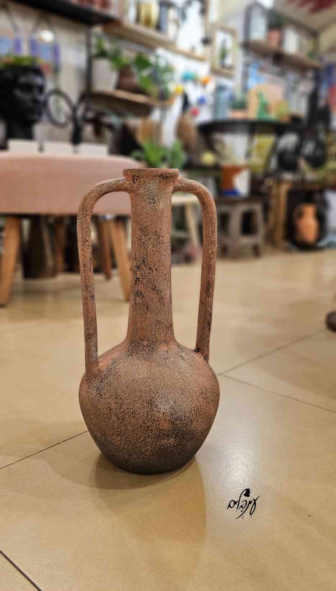 כד טרקוטה בסגנון רטרו