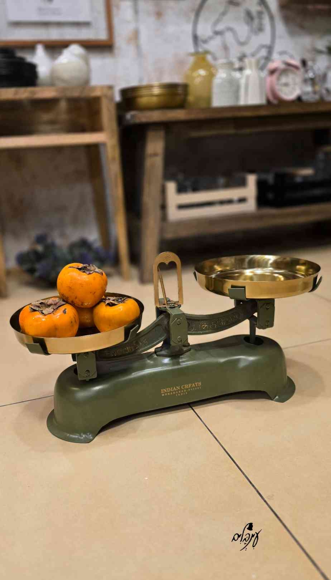 משקל מאזניים רטרו ירוק זית