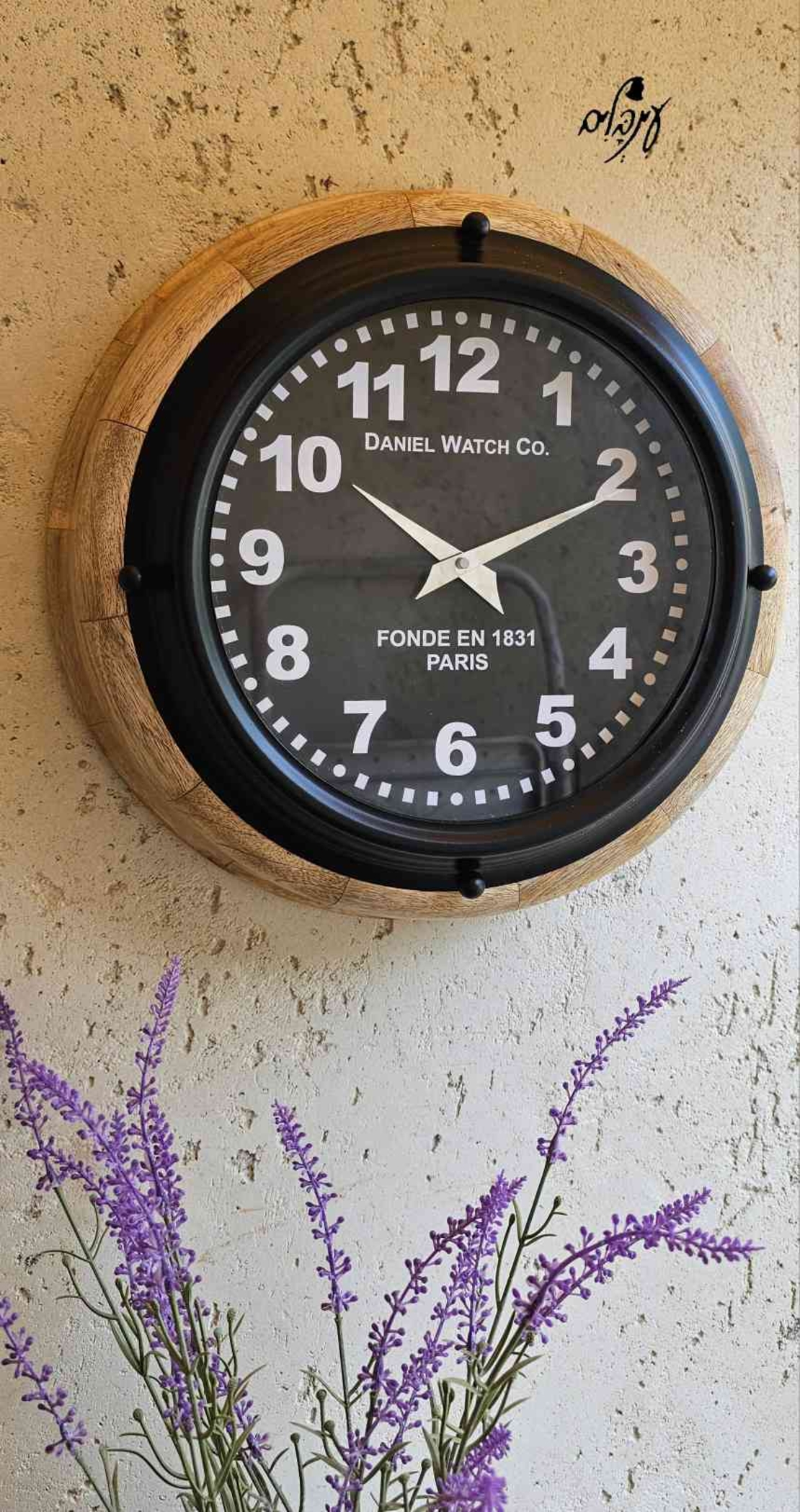 שעון עץ משולב ברזל שחור