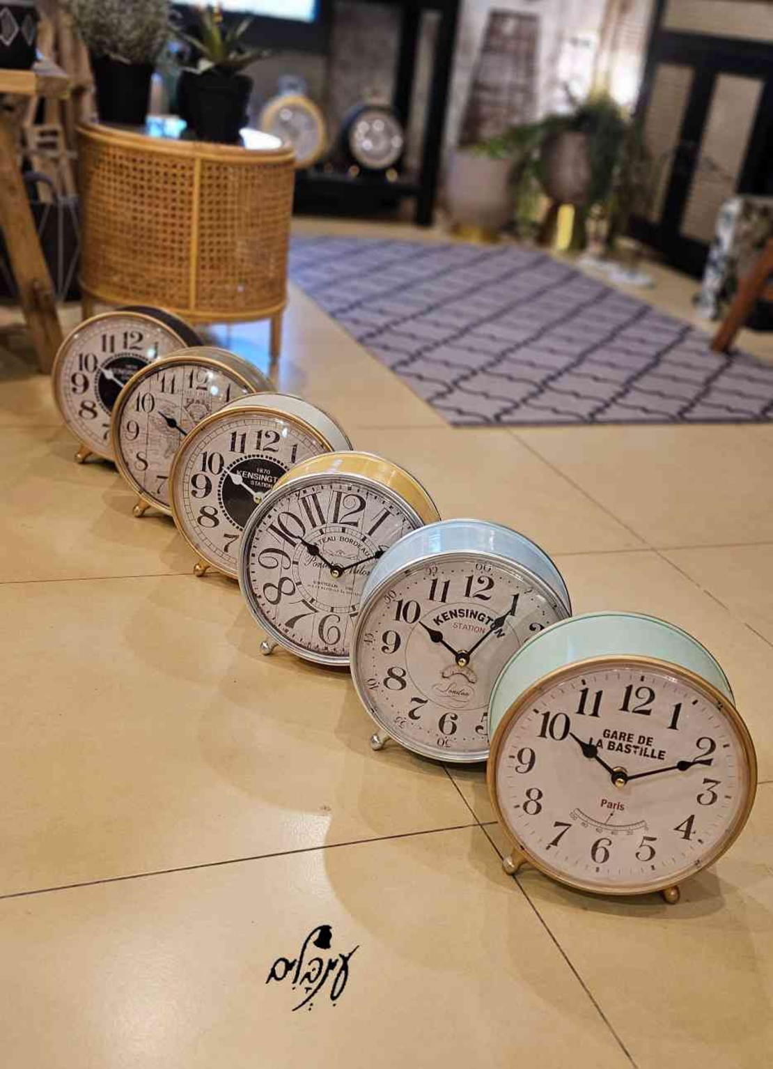 שעון שולחן אקססו בשישה צבעים