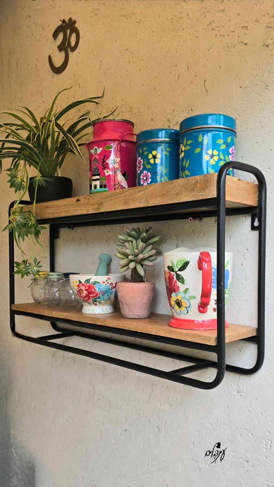 מדף עץ קומותיים