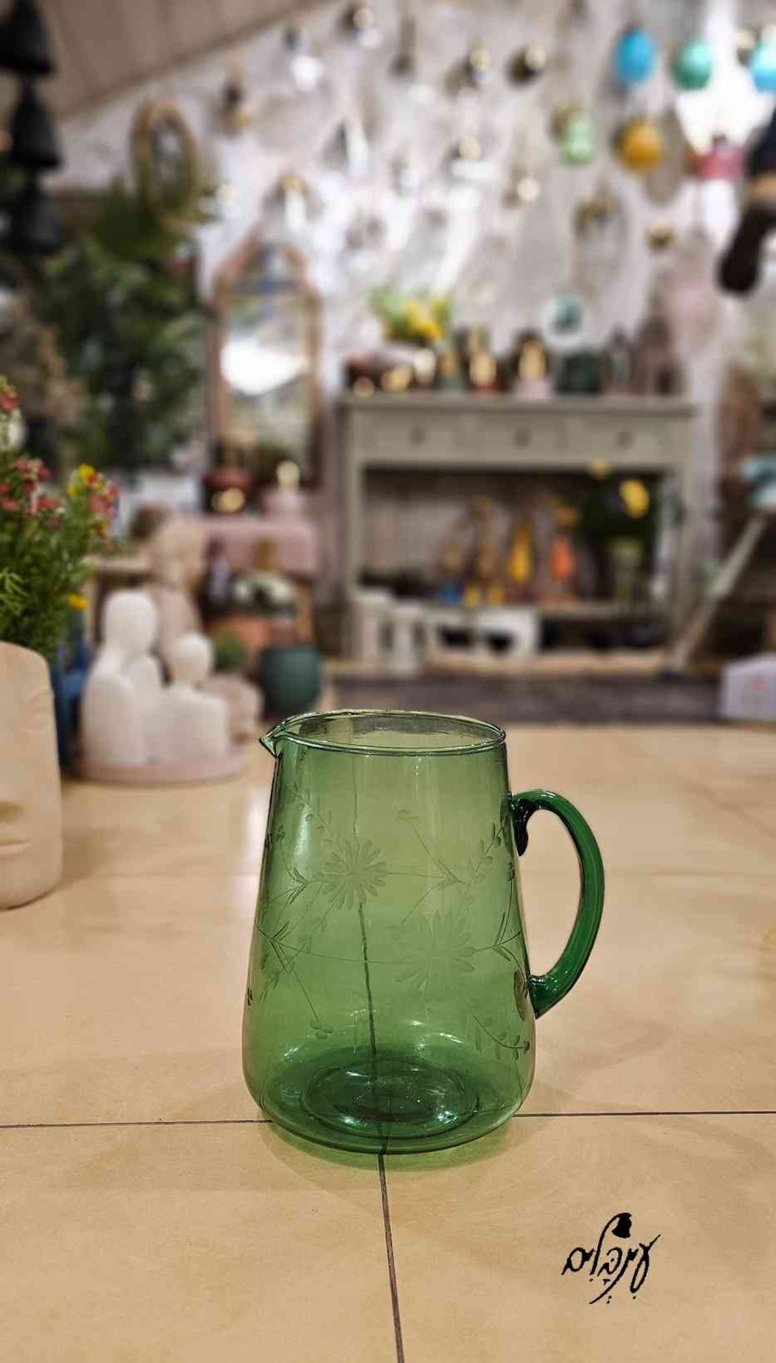 קנקן מים ירוק עיטורים
