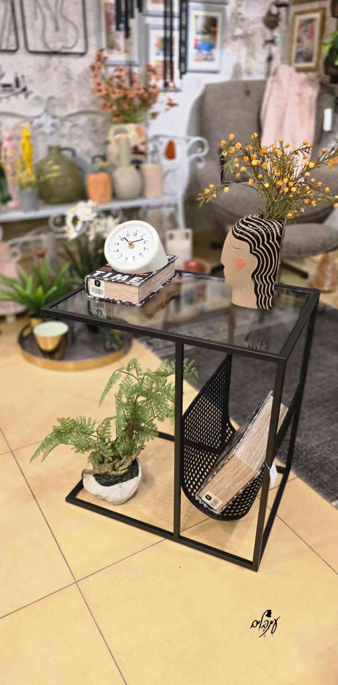 שולחן צד, נשכן משולב