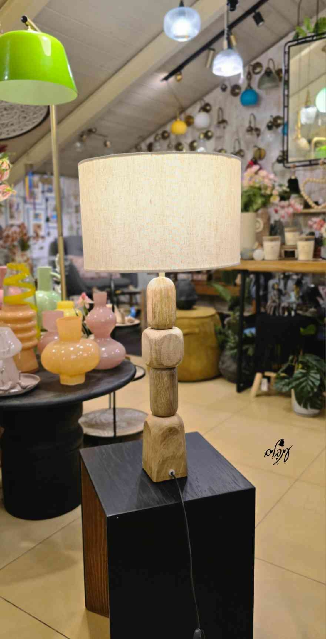 מנורת שולחן קוביות עץ