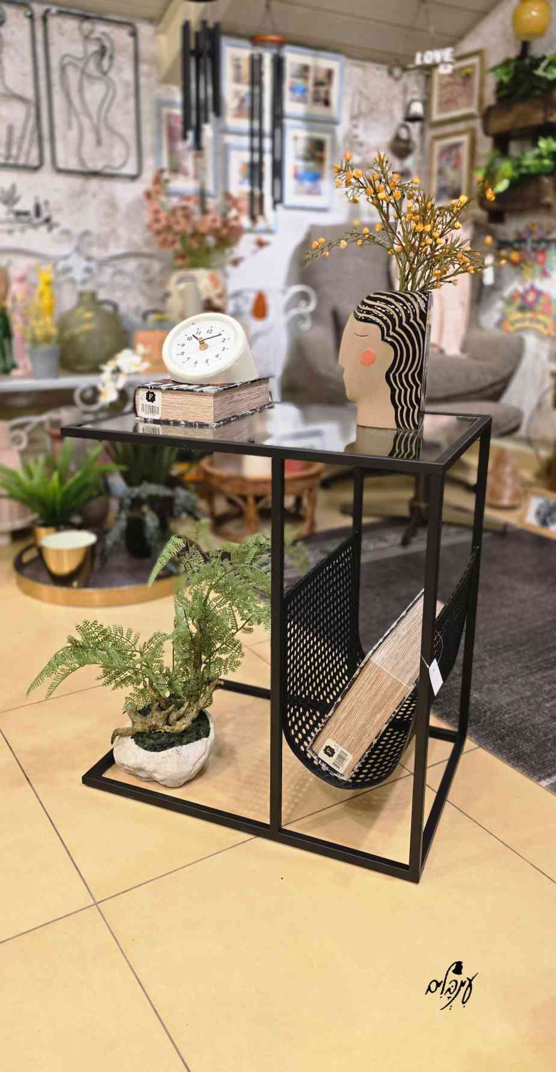 שולחן צד, נשכן משולב