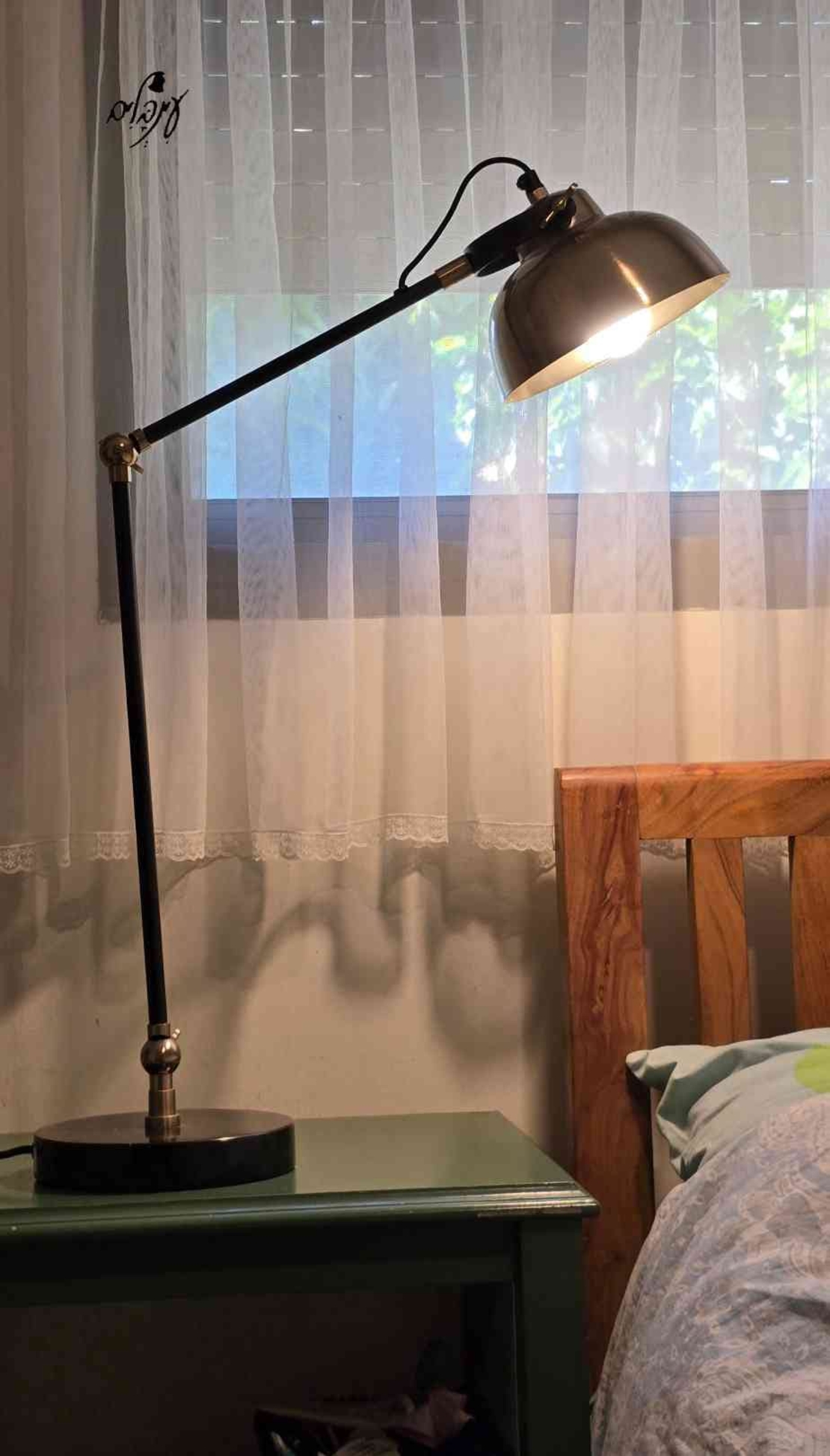 מנורת שולחן שני