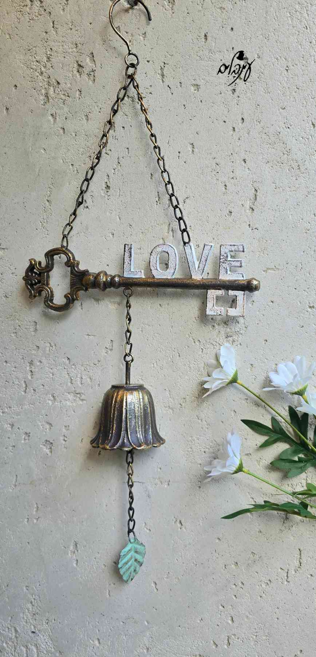 שרשרת קיר love
