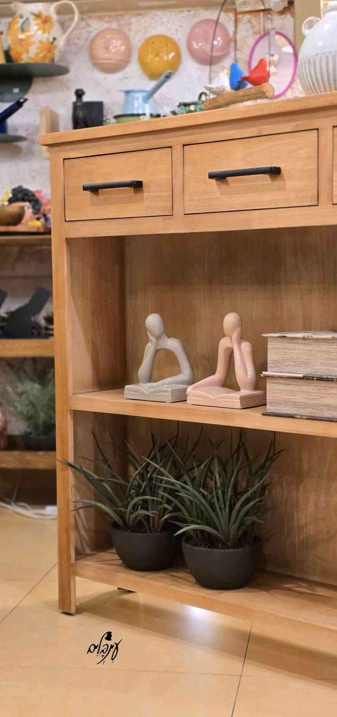 שידת עץ צרה