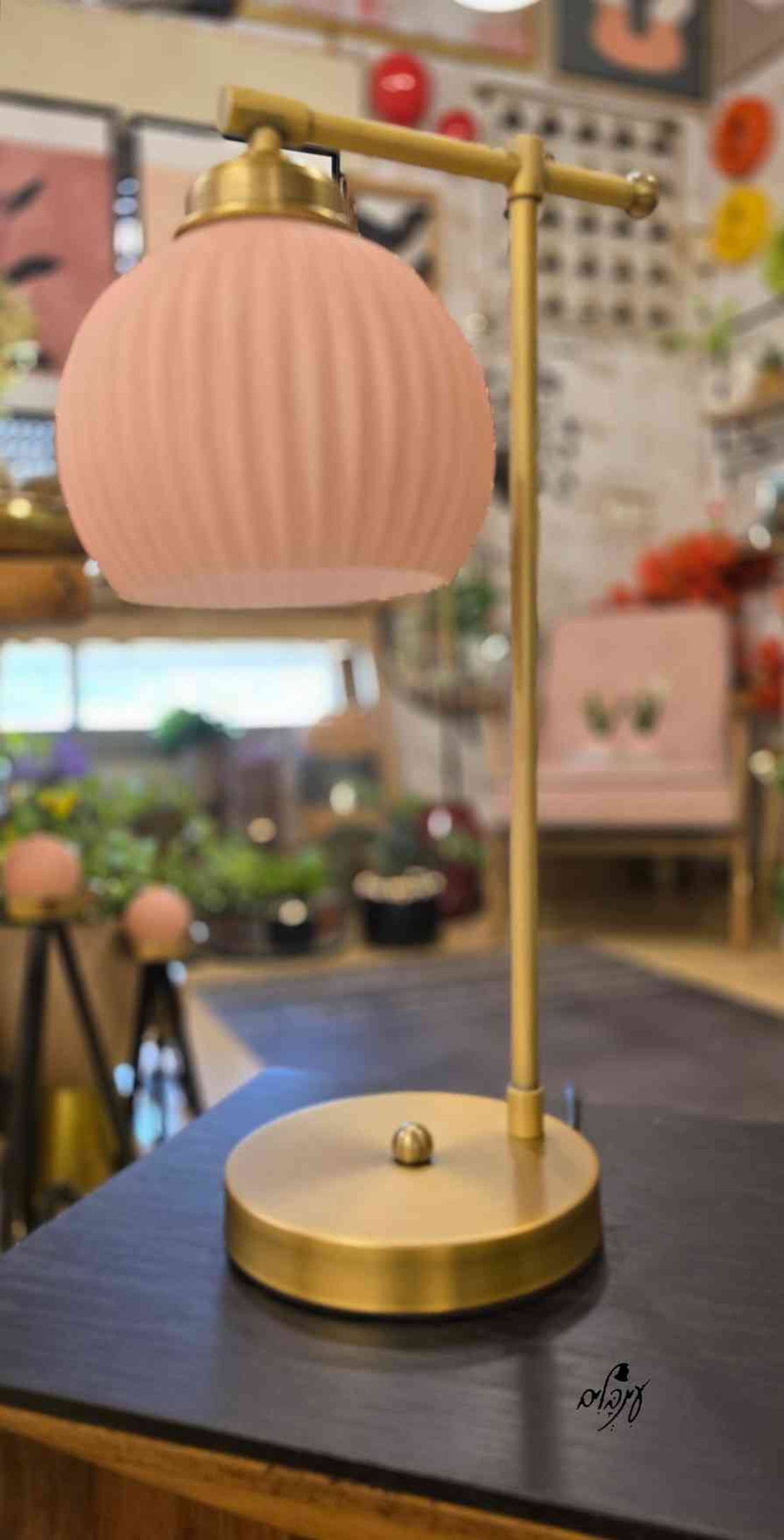 מנורת שירי זכוכית ורדית