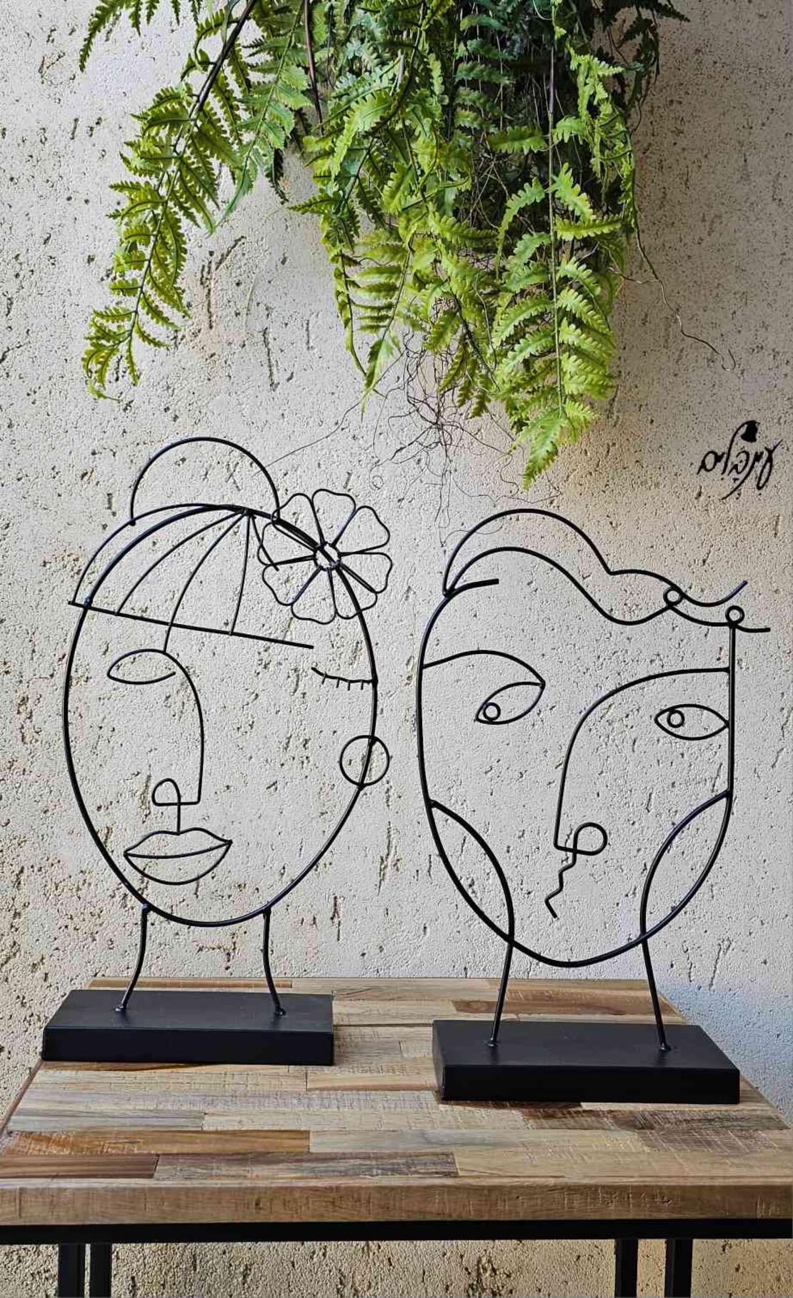 זוג פסלונים מפורזל