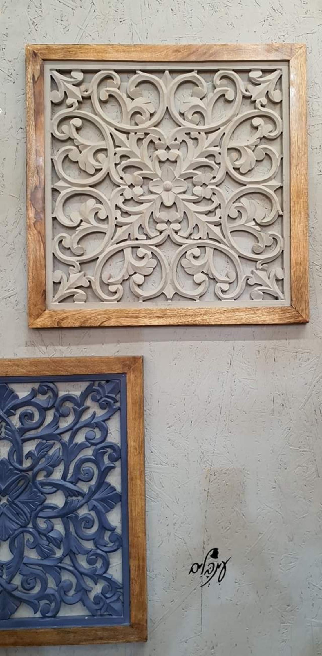 משרביה מרובעת אפורה מסגרת עץ