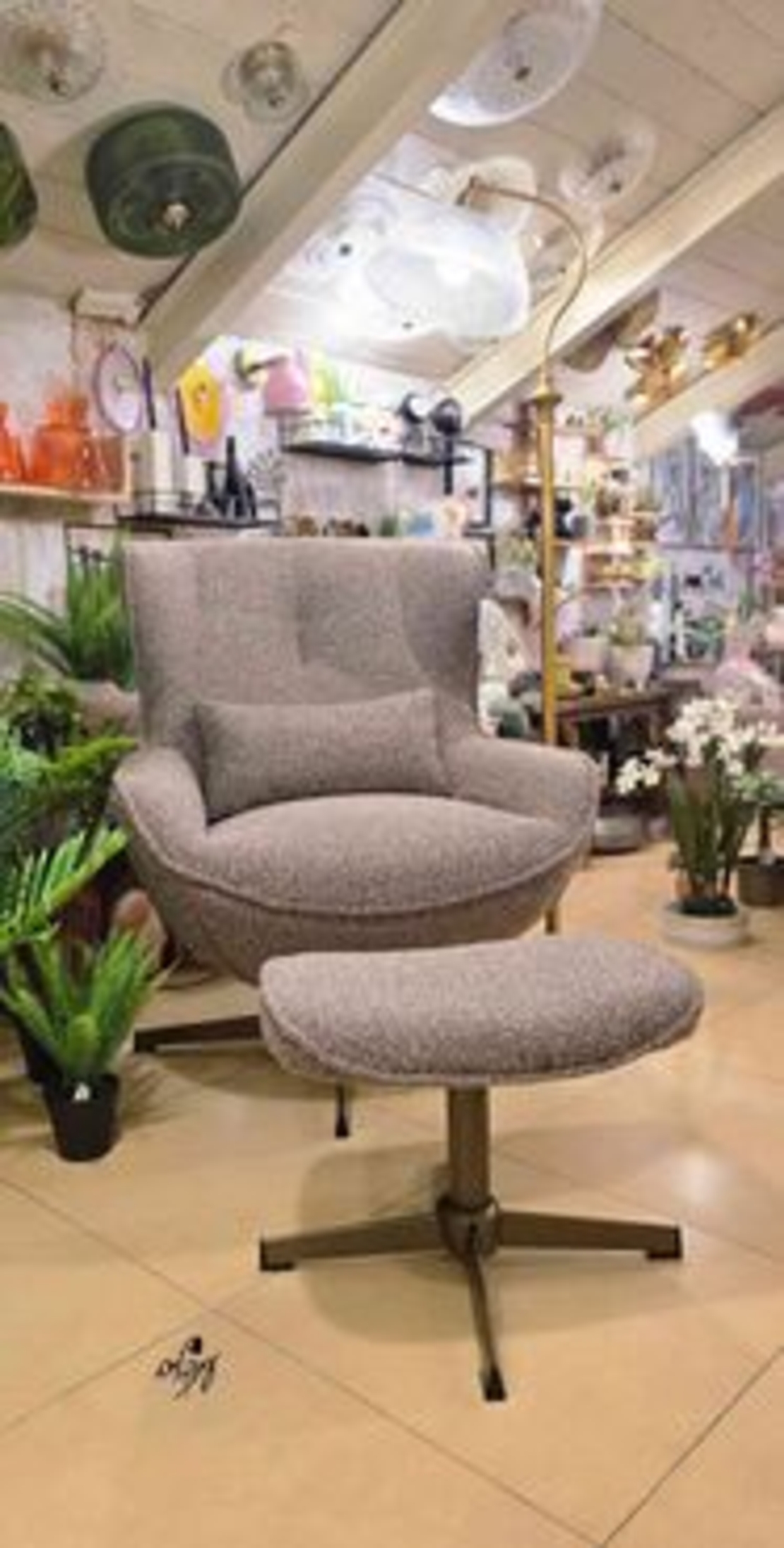 כורסת בנקר והדום