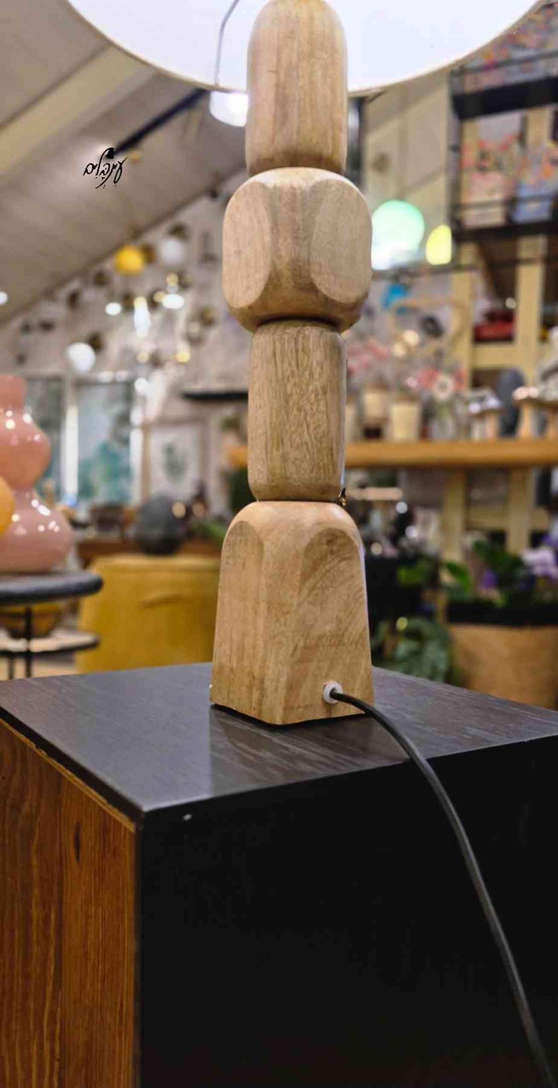 מנורת שולחן קוביות עץ