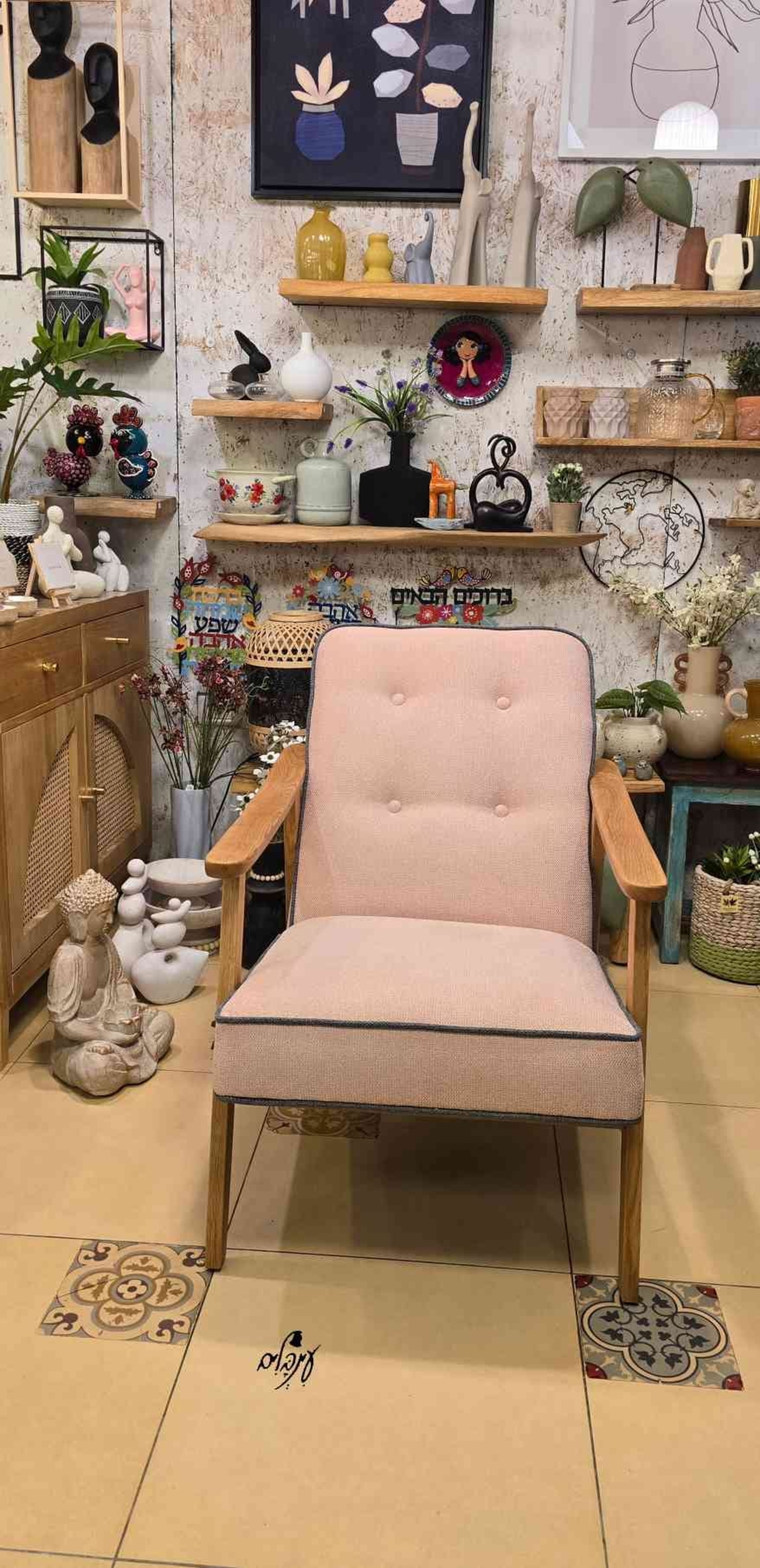 כורסא מעוצבת בגווח  ורוד