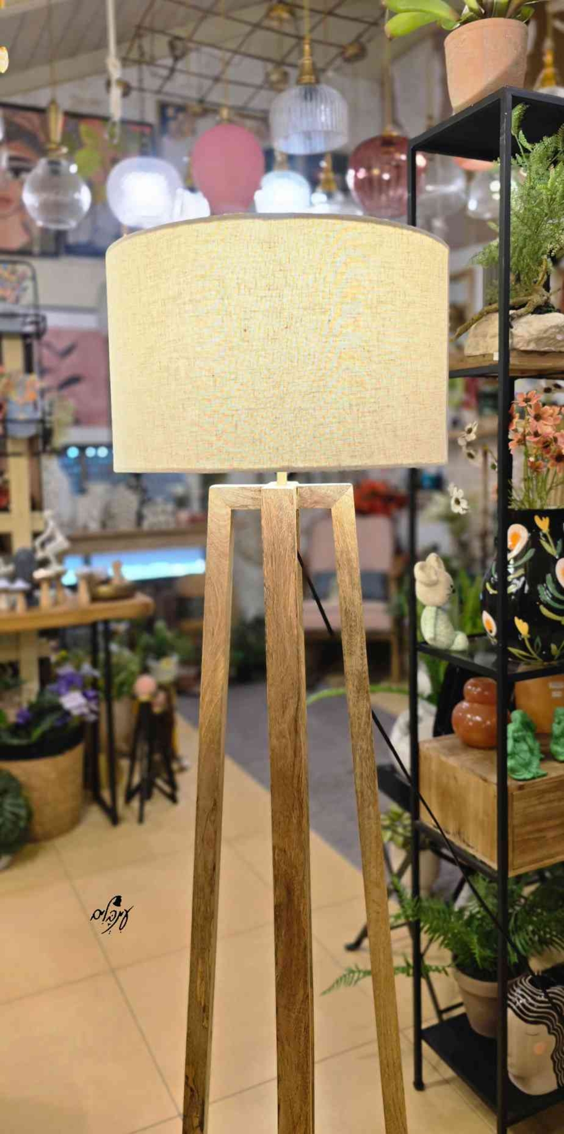 מנורת רגל עץ שי