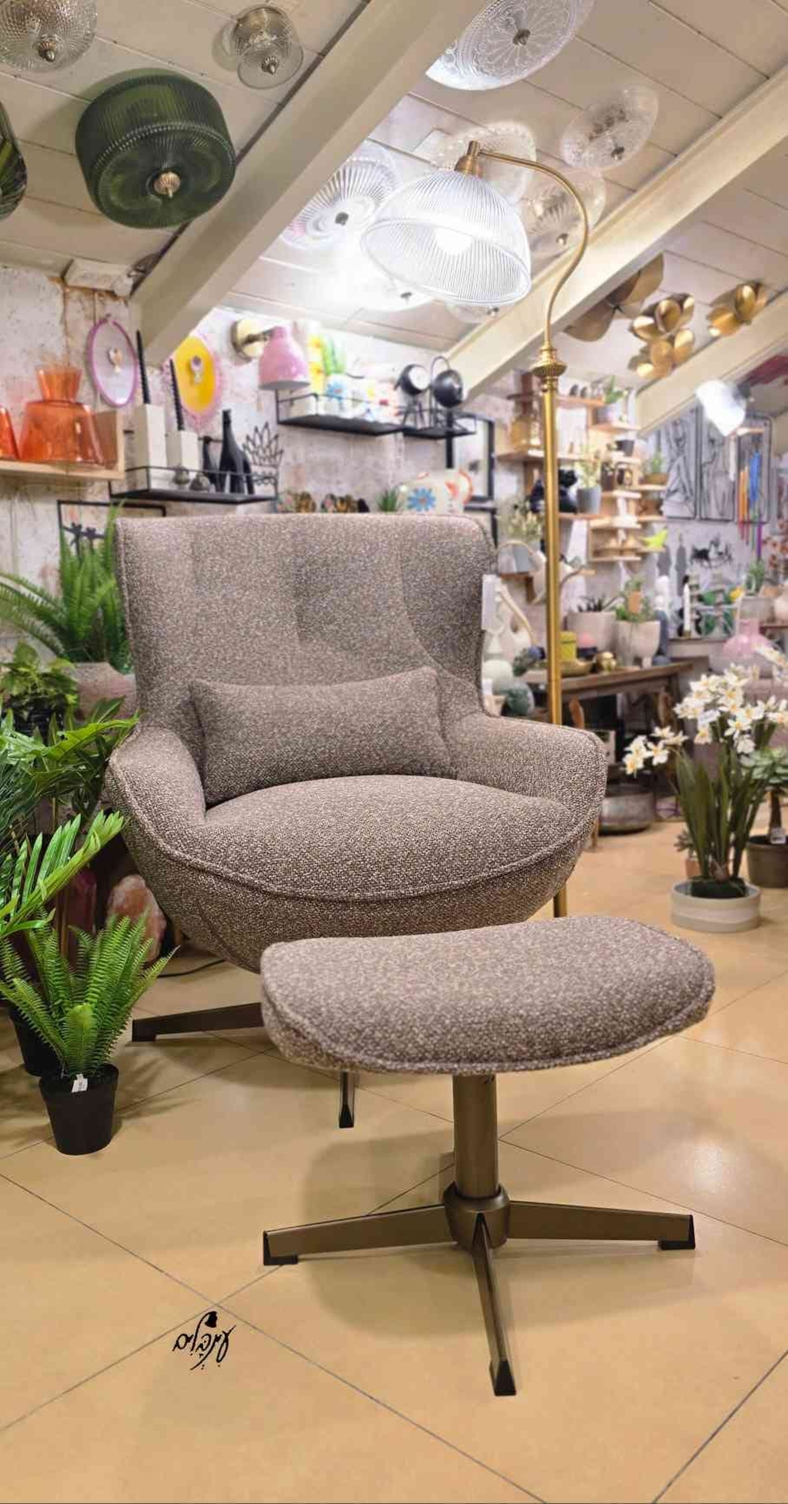 כורסת בנקר והדום