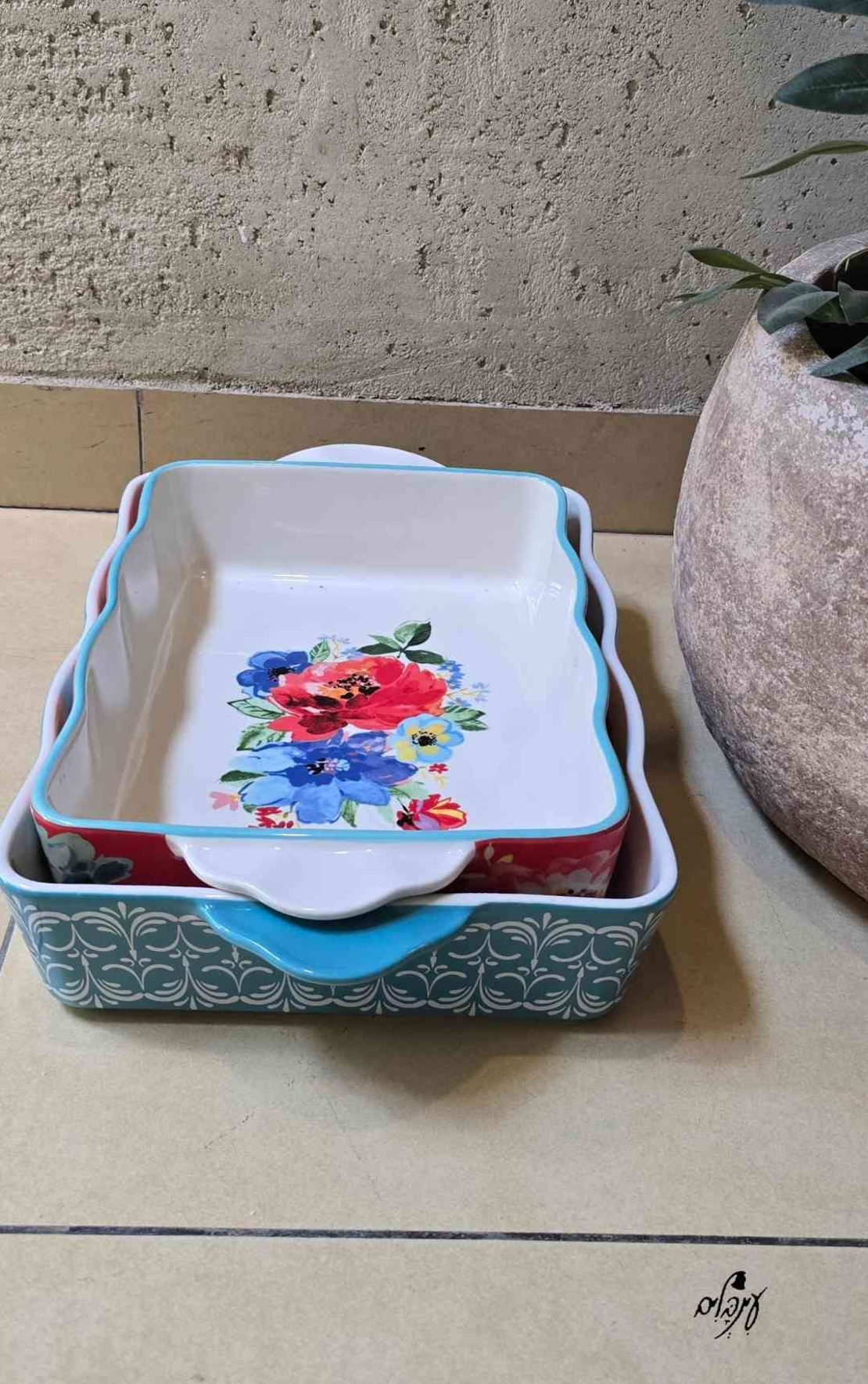 תבנית פרחים אדומה