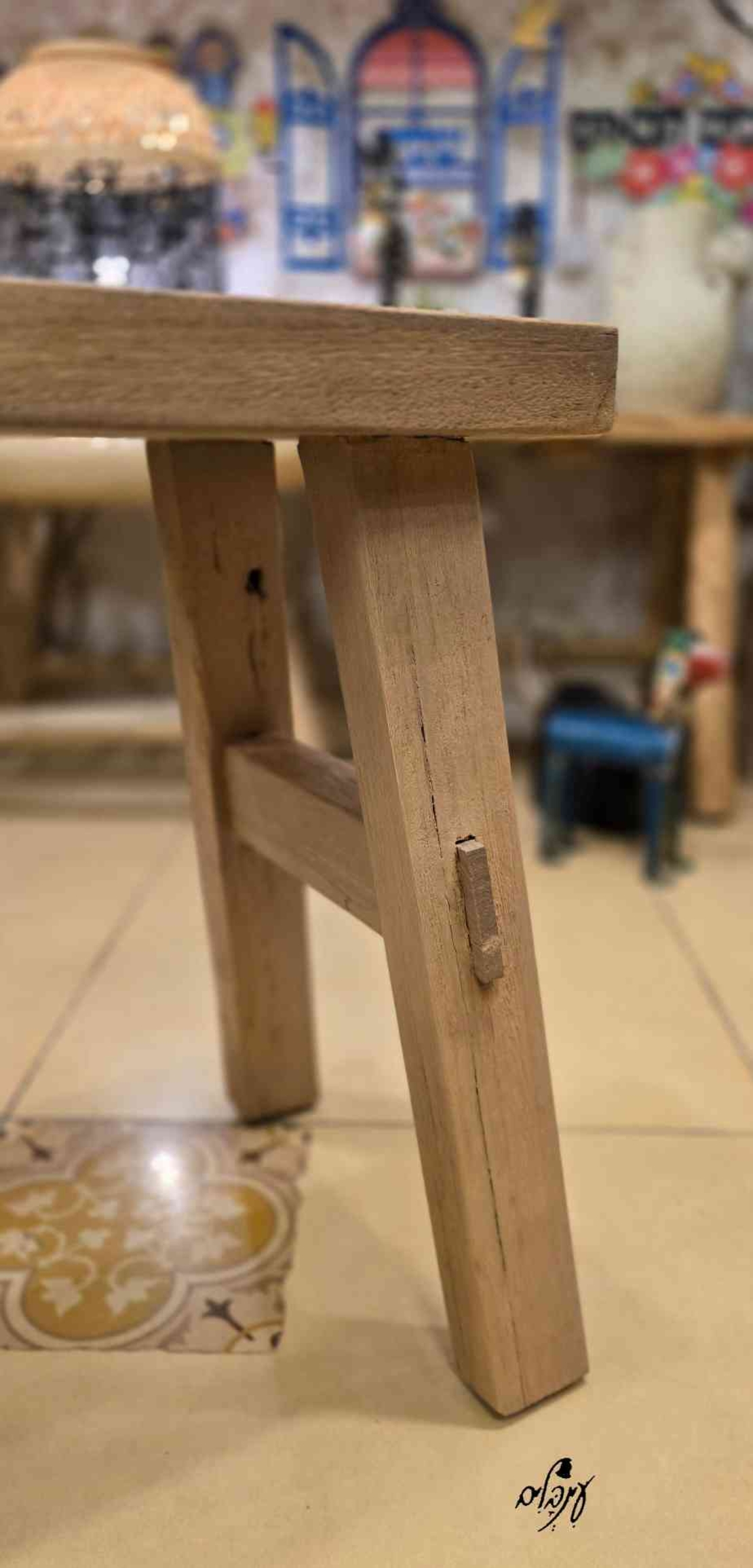 שרפרף עץ מעוצב טבעי