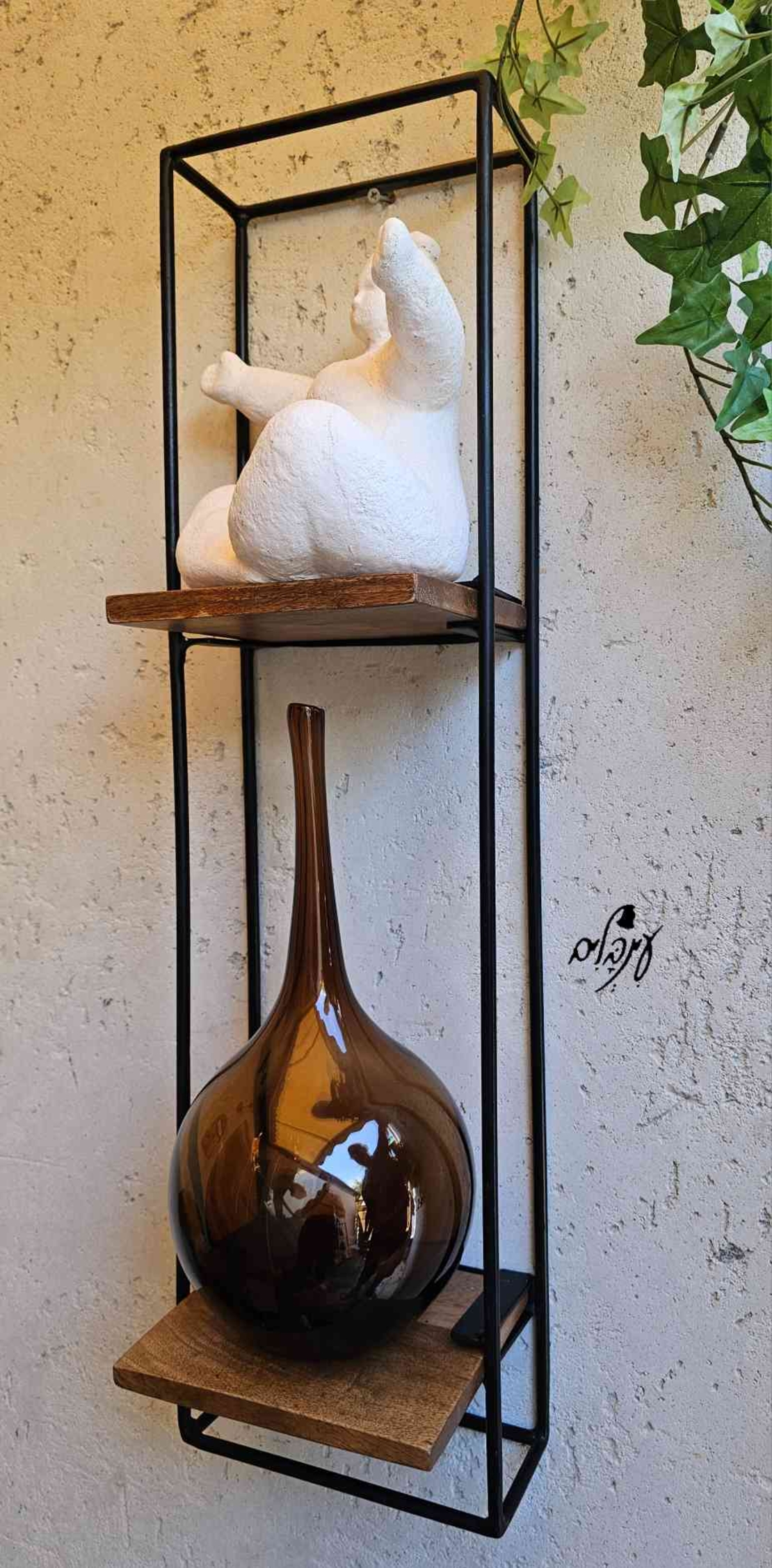 מדף עץ במסגרת כפולה