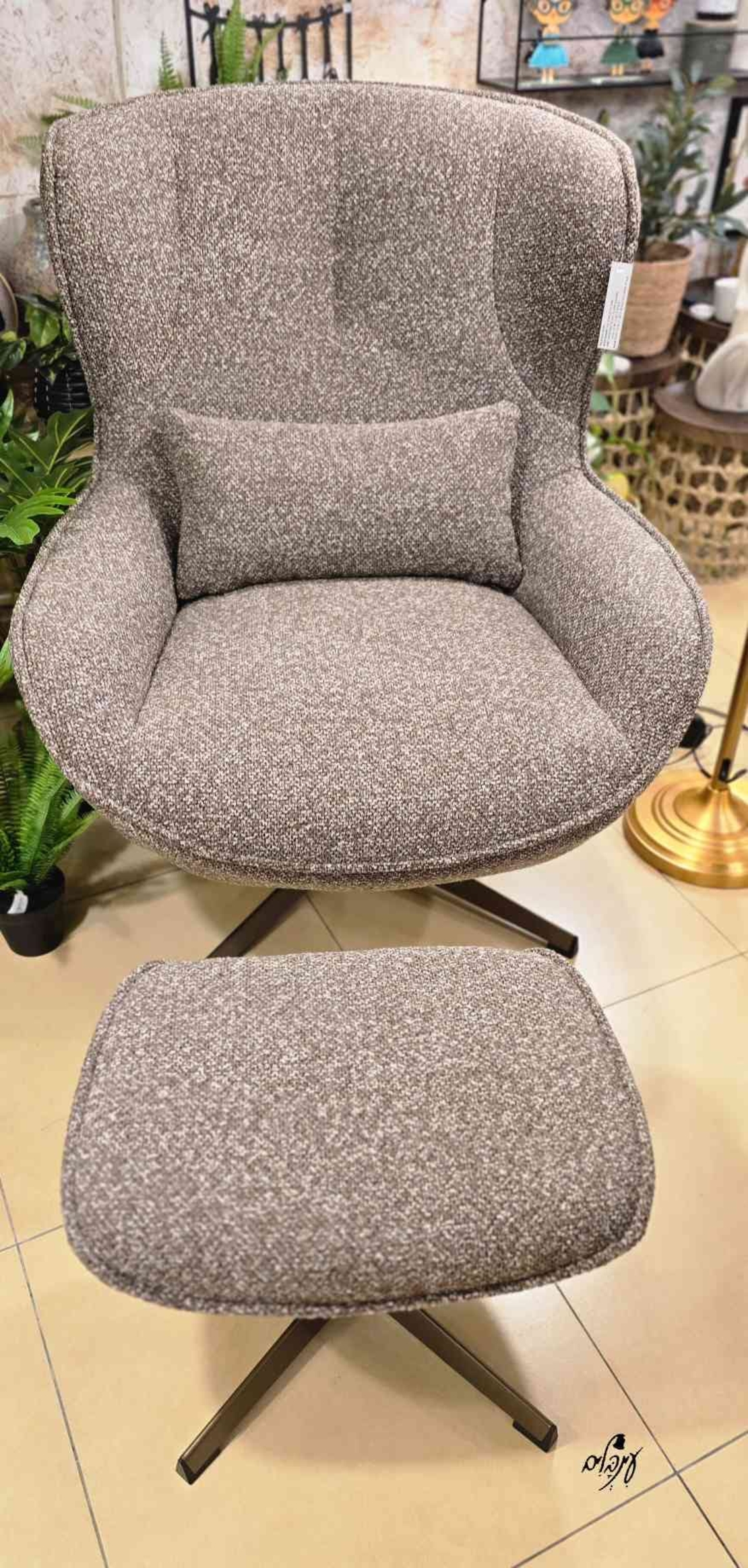 כורסת בנקר והדום