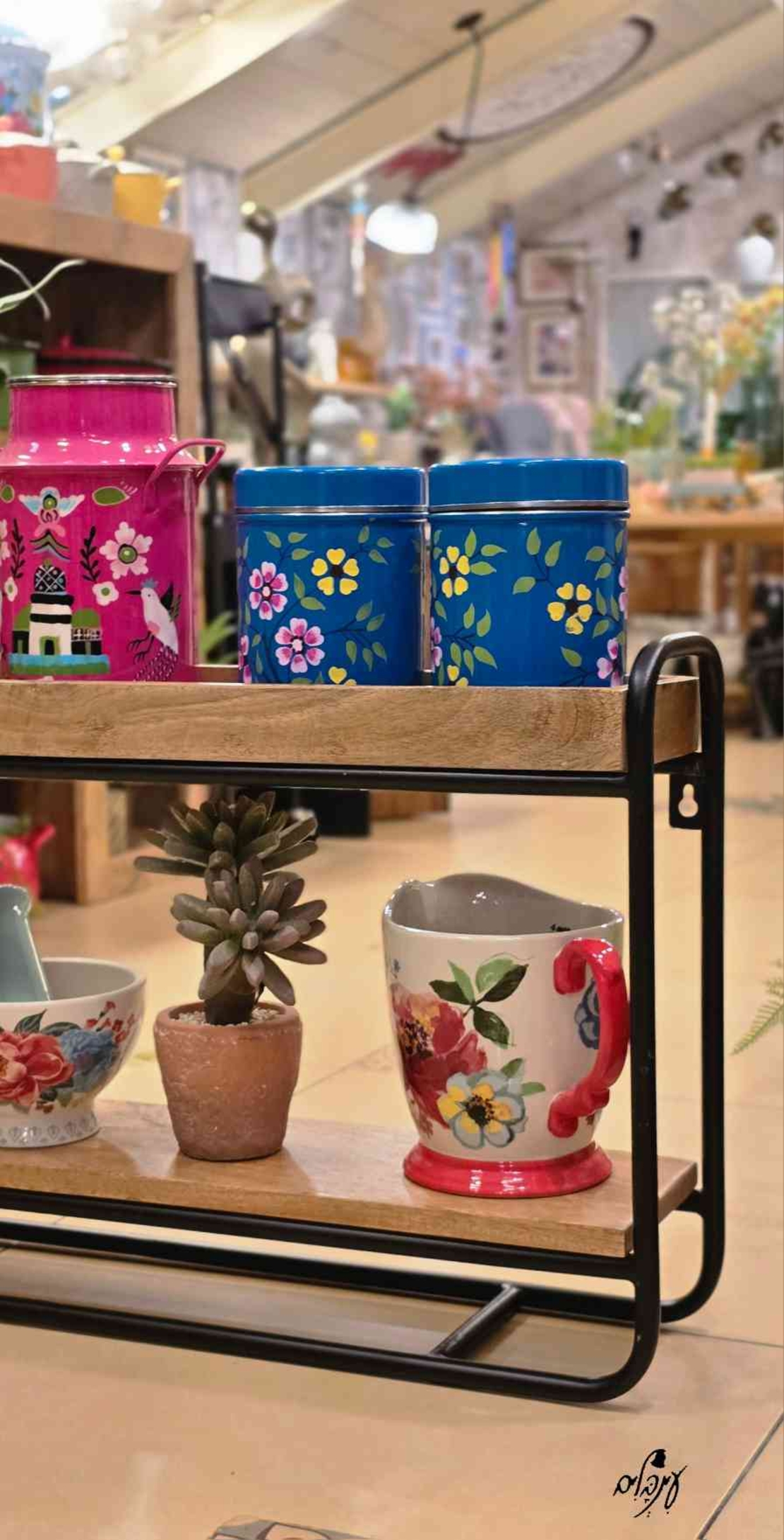 מדף עץ קומותיים