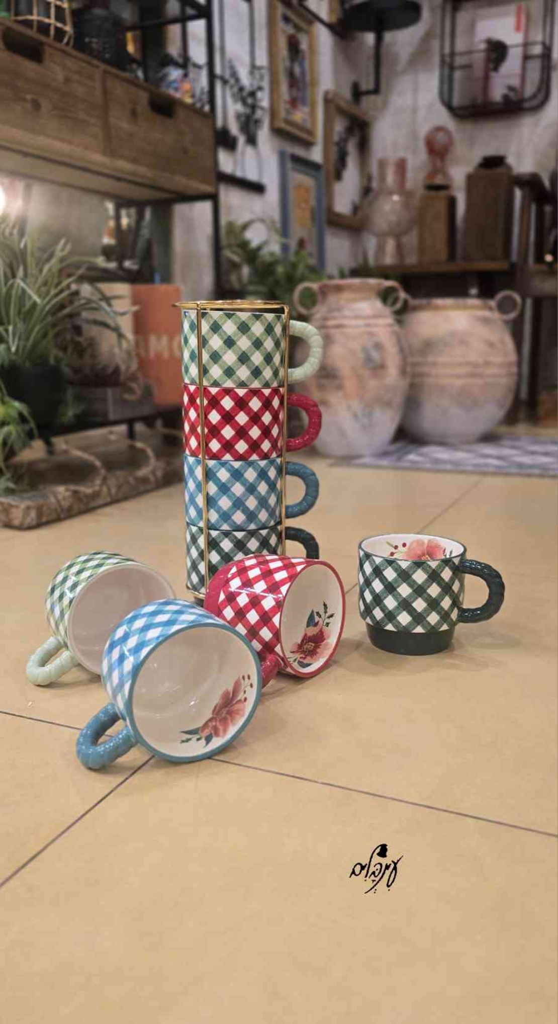 סט רביעיית כוסות קפה מנוקד