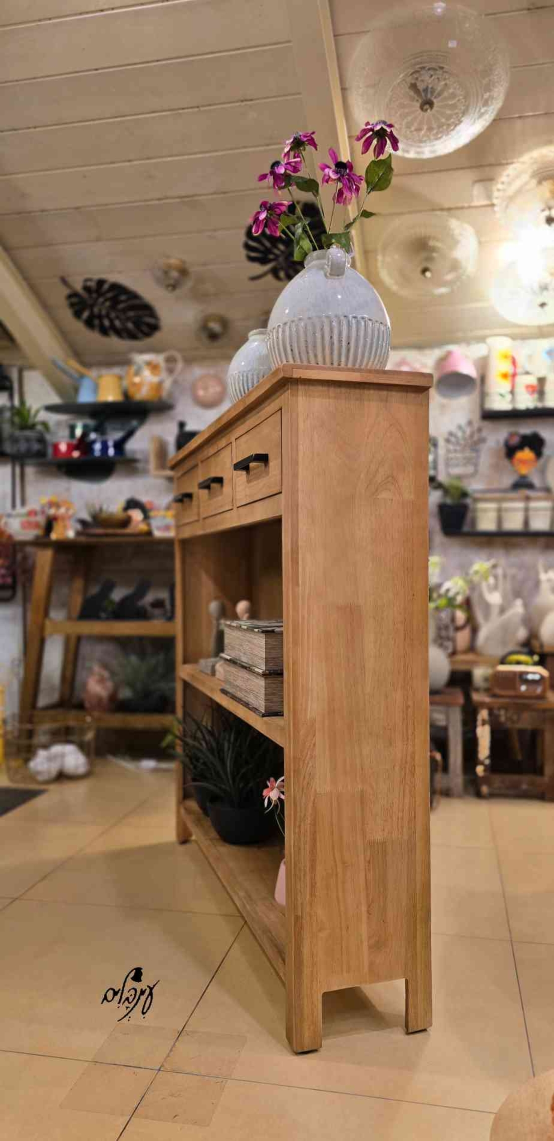 שידת עץ צרה