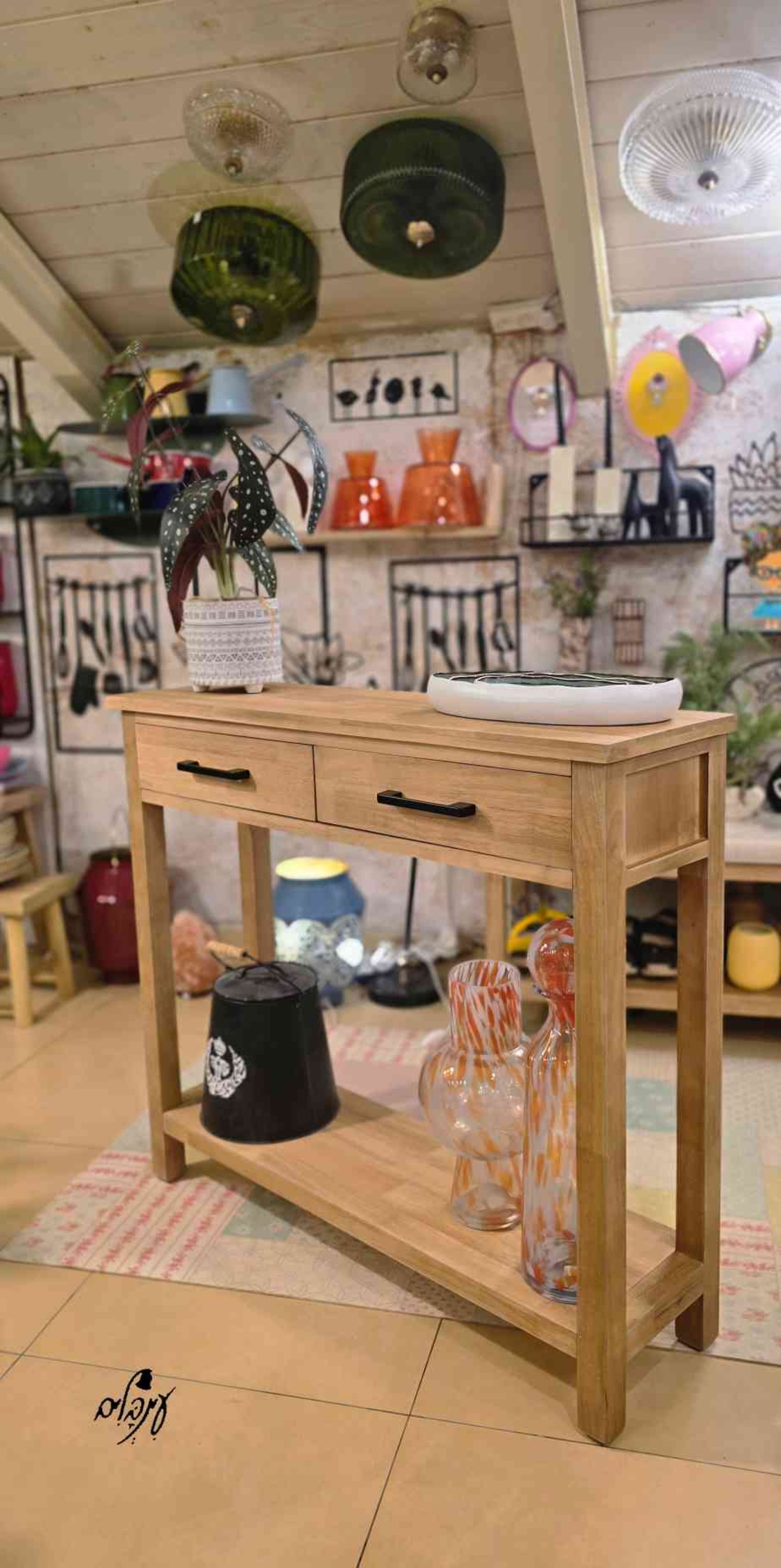 קונסולת וורה צרה