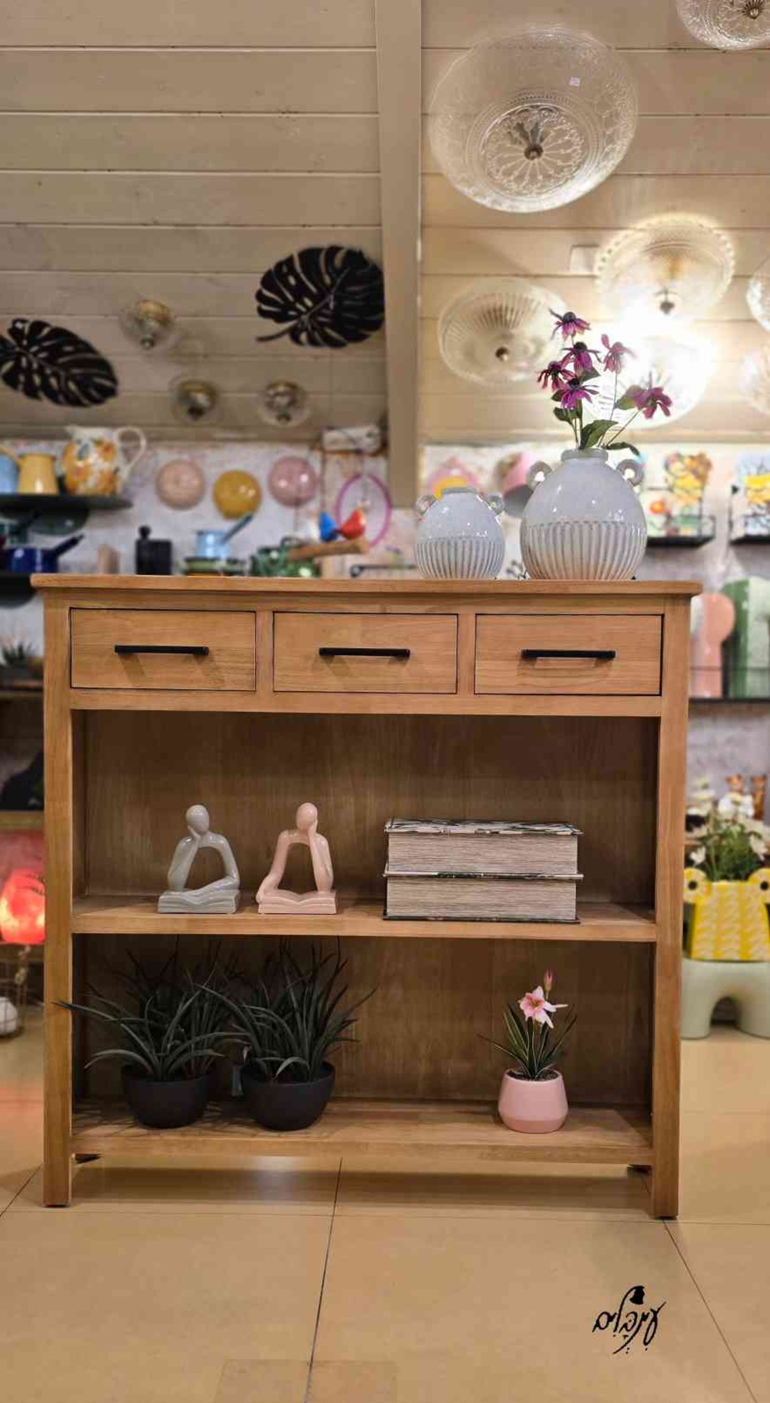 שידת עץ צרה