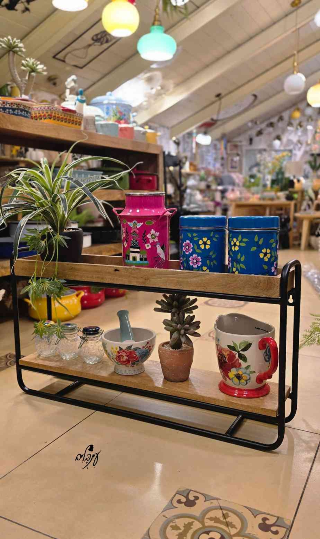 מדף עץ קומותיים