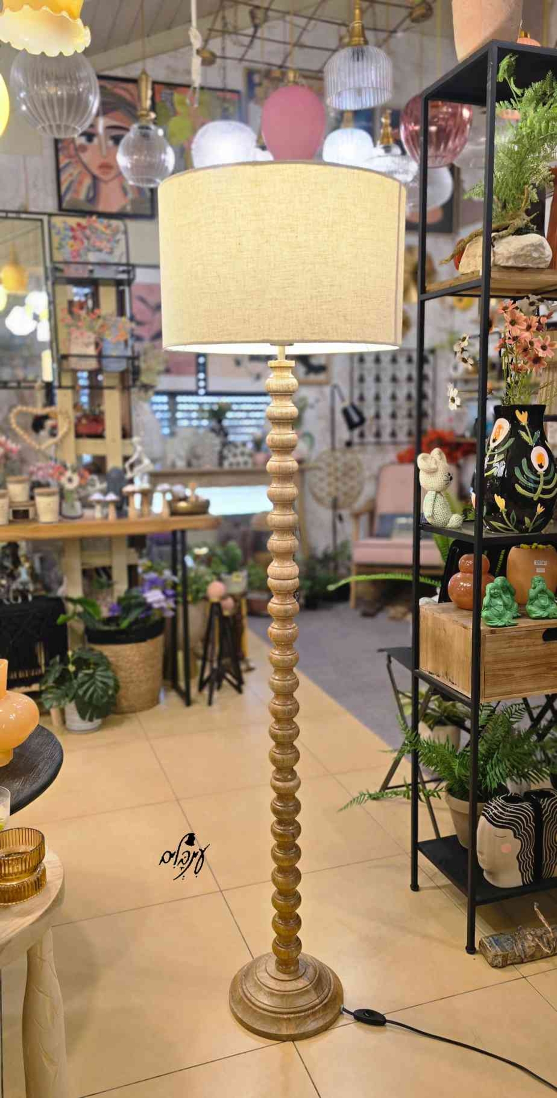 מנורת רגל חרוזי עץ