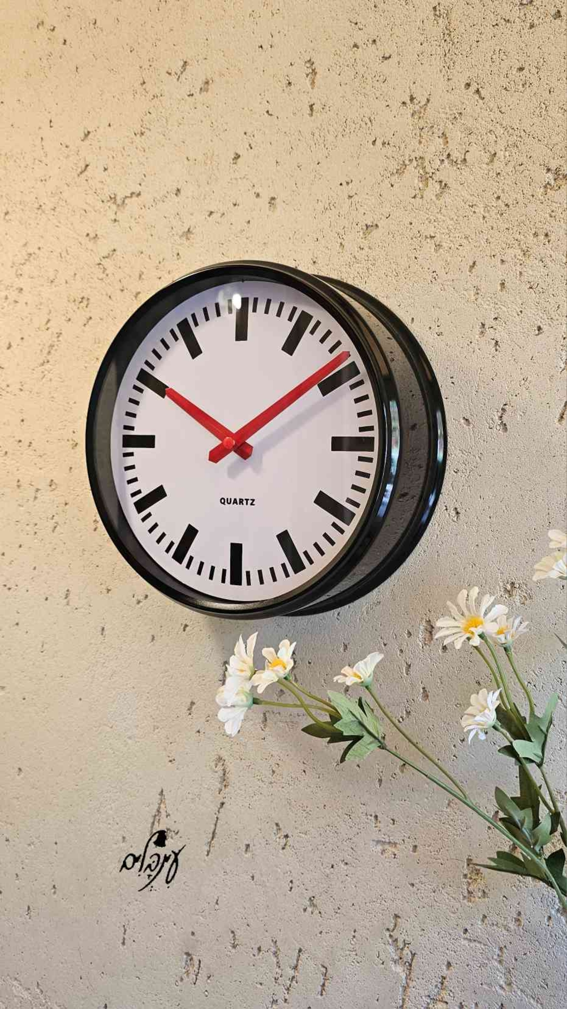 שעון בסגנון רכבת