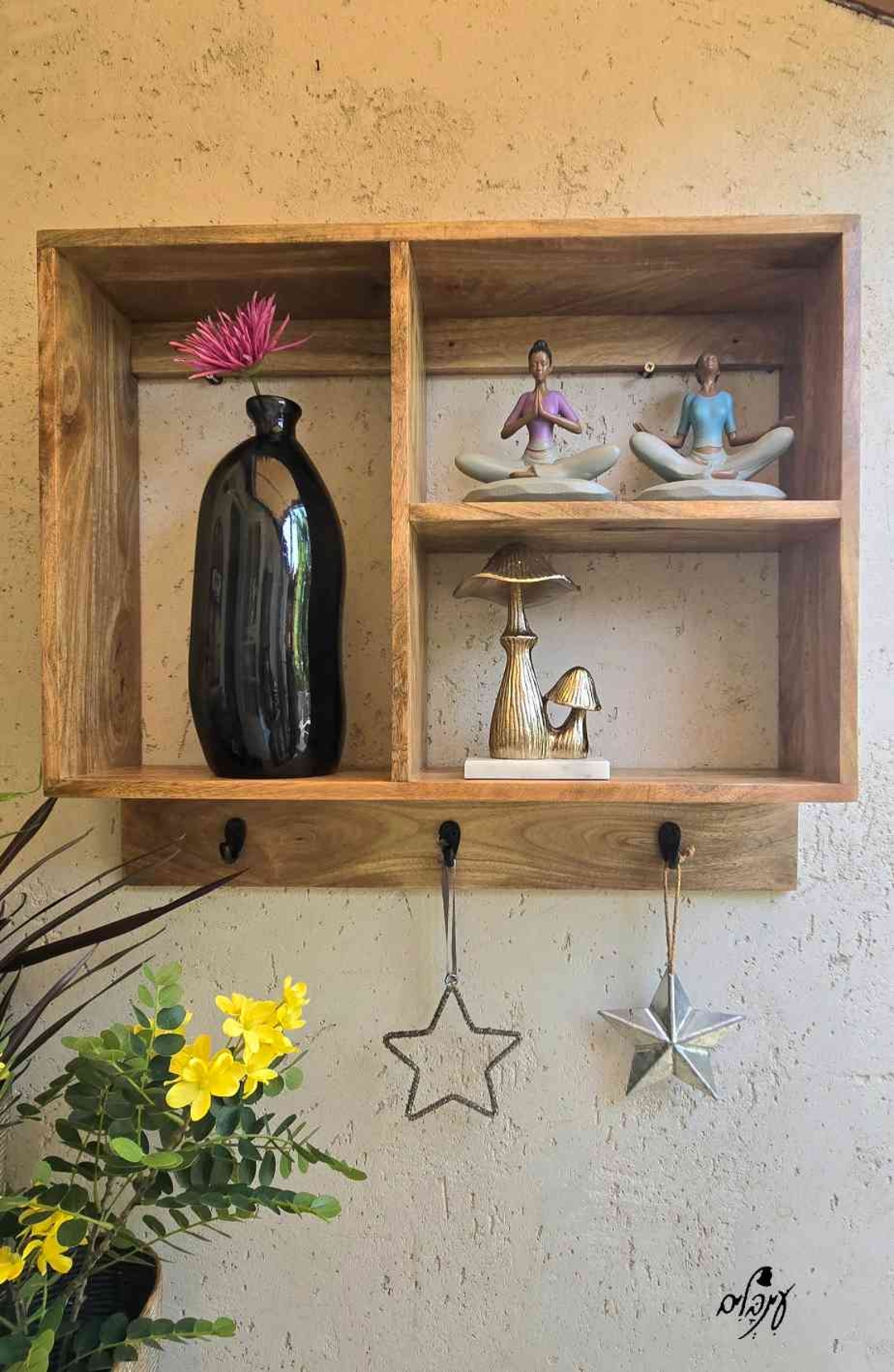 מדף מחולק מעץ