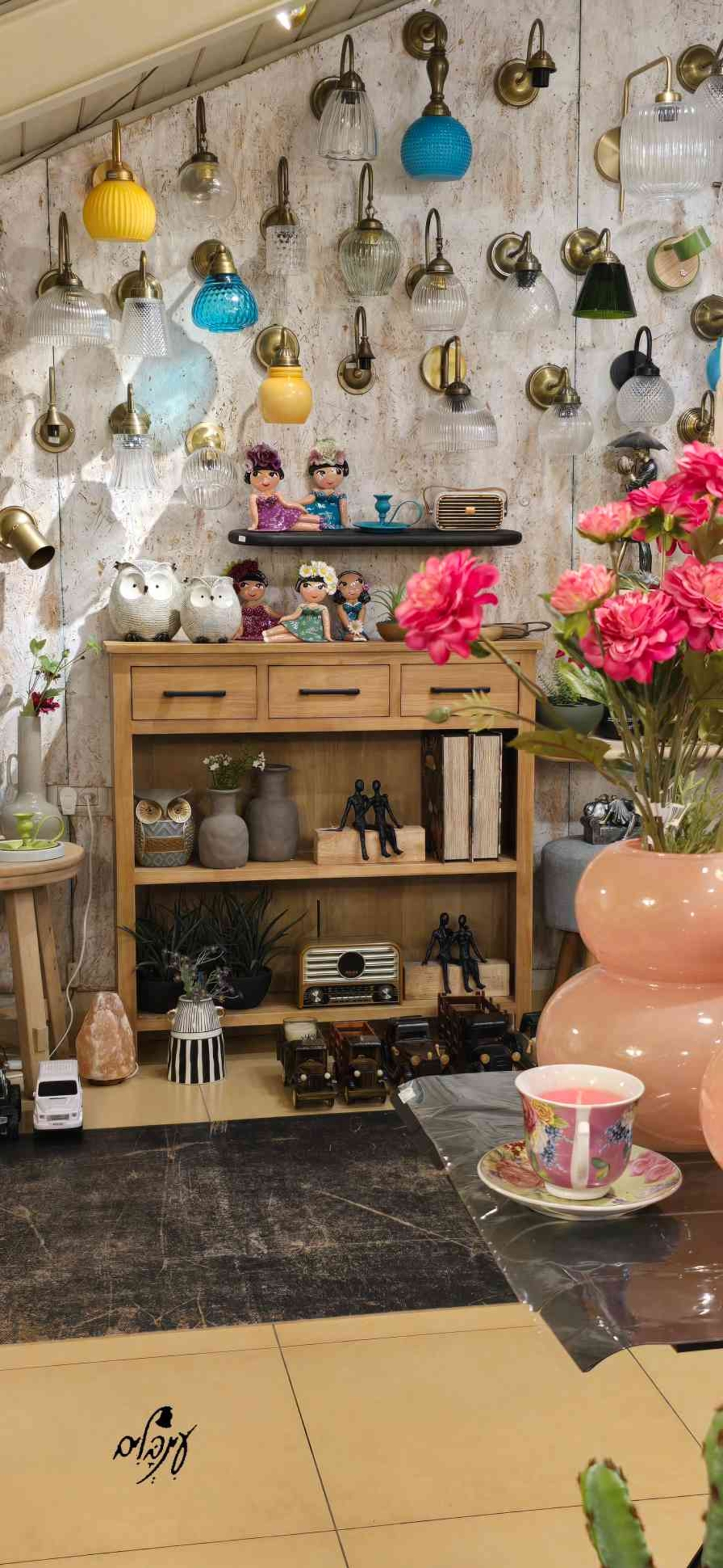 שידת עץ צרה