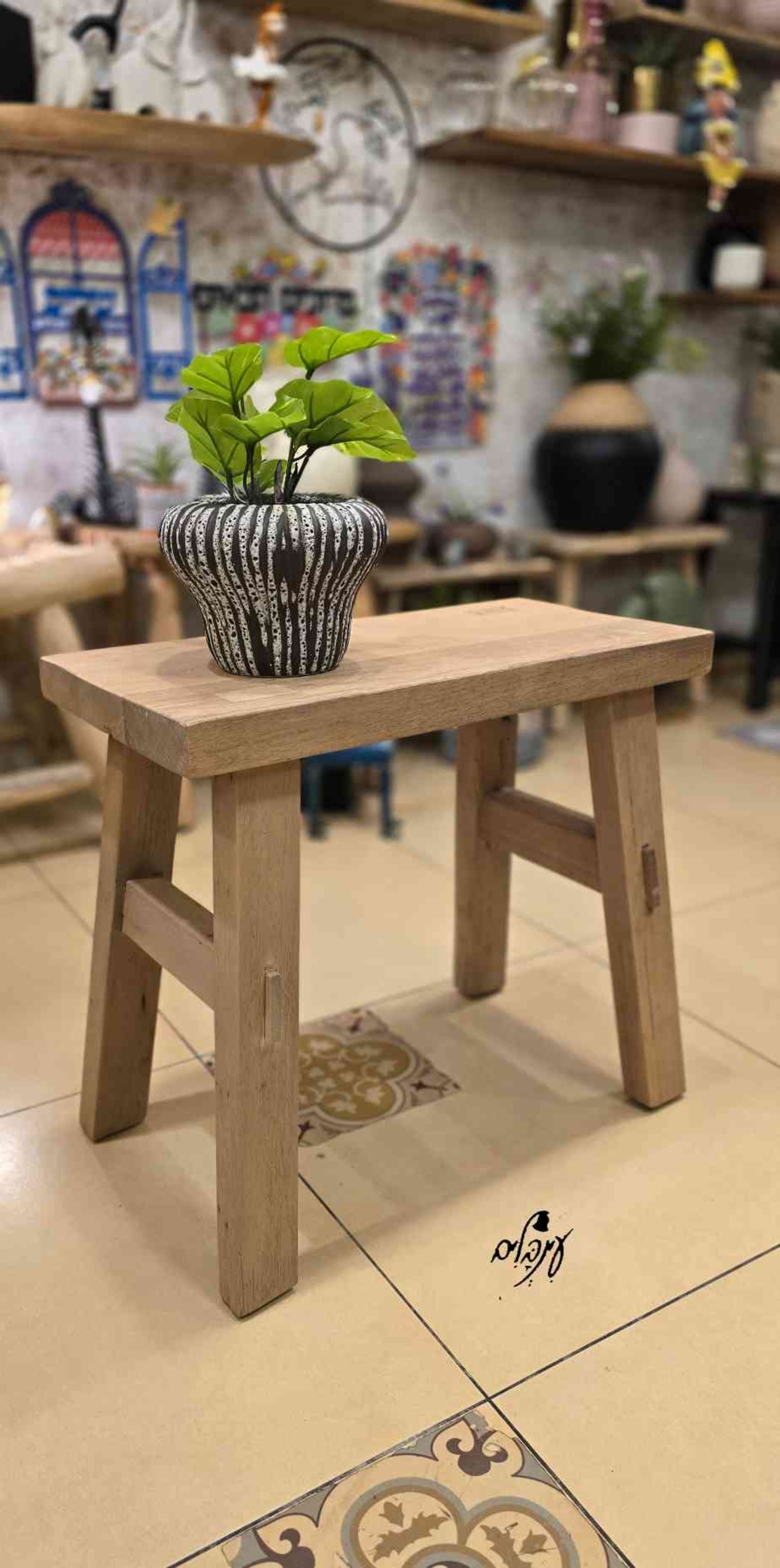 שרפרף עץ מעוצב טבעי