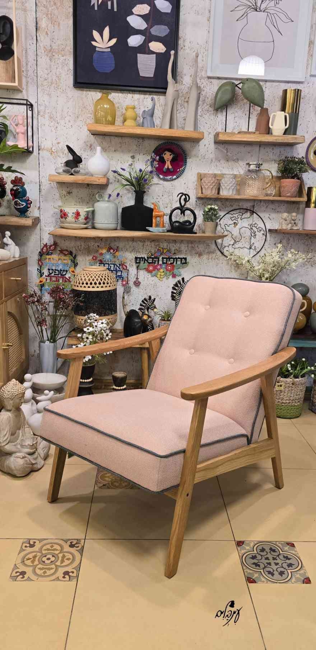 כורסא מעוצבת בגווח  ורוד