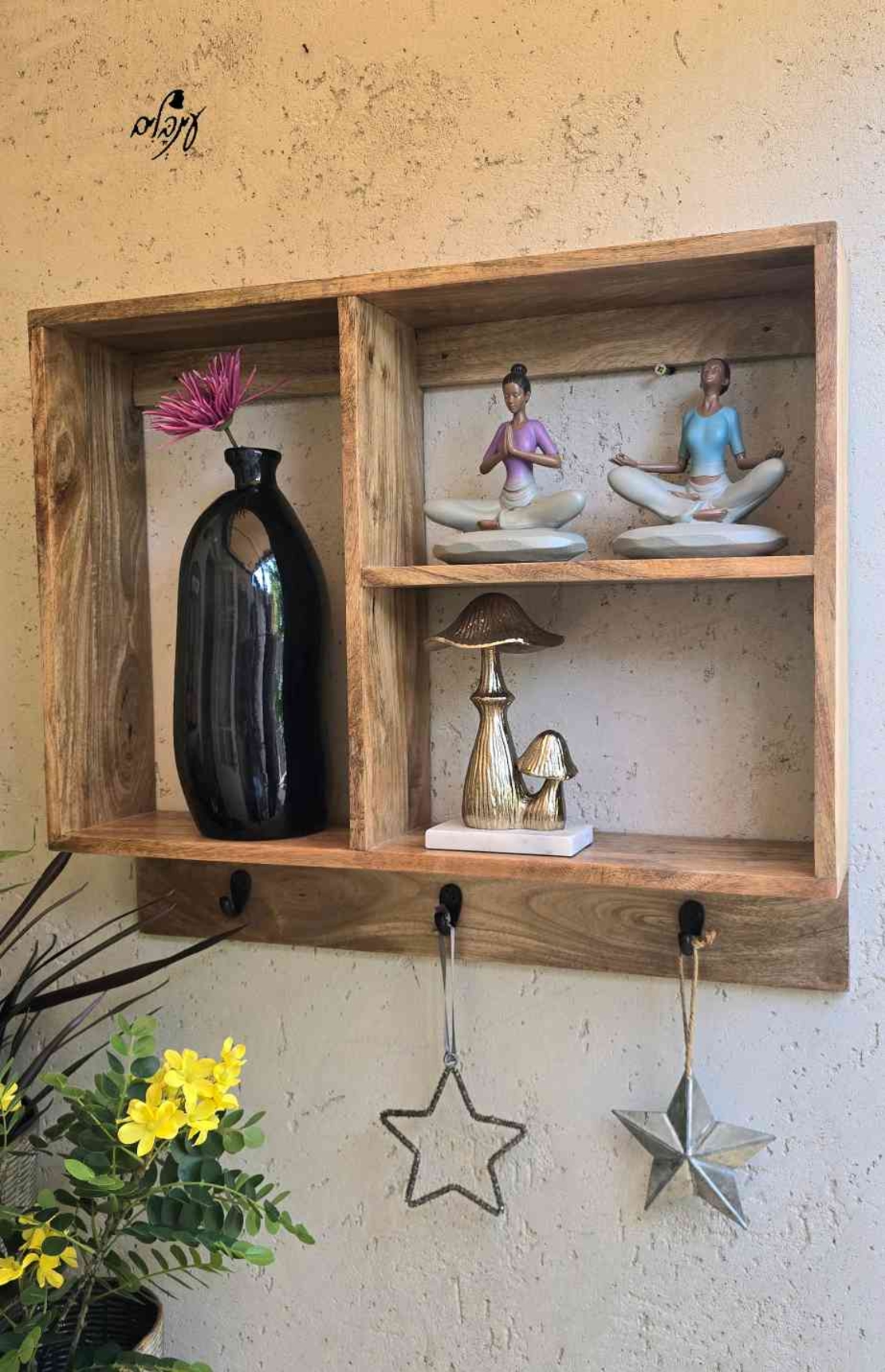 מדף מחולק מעץ