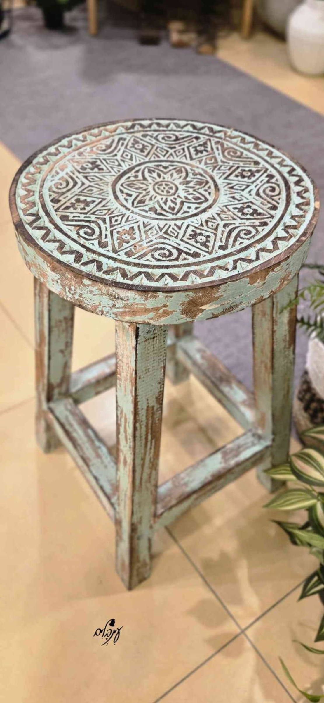 שרפרץ עץ ירוק חריטה