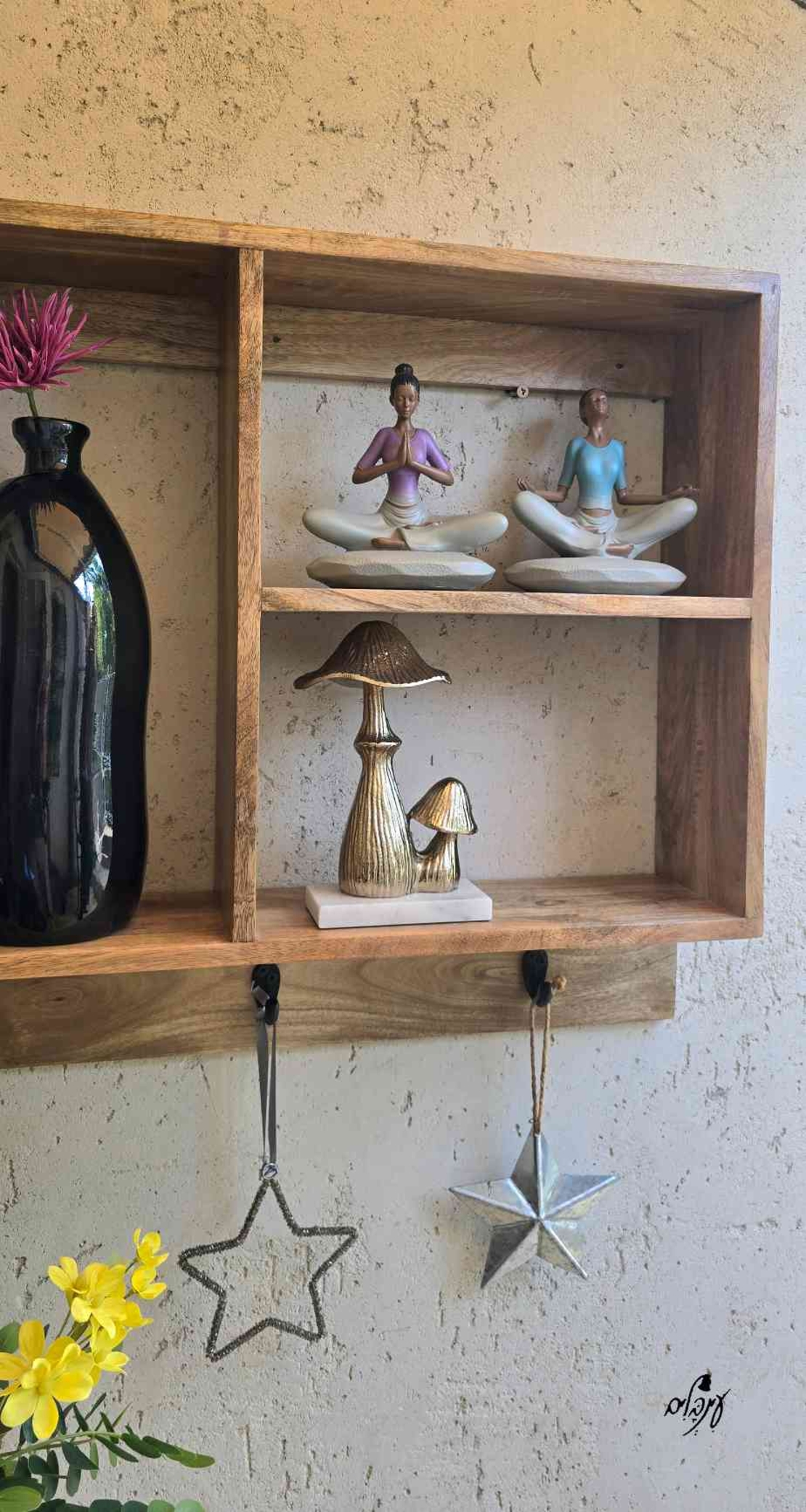 מדף מחולק מעץ