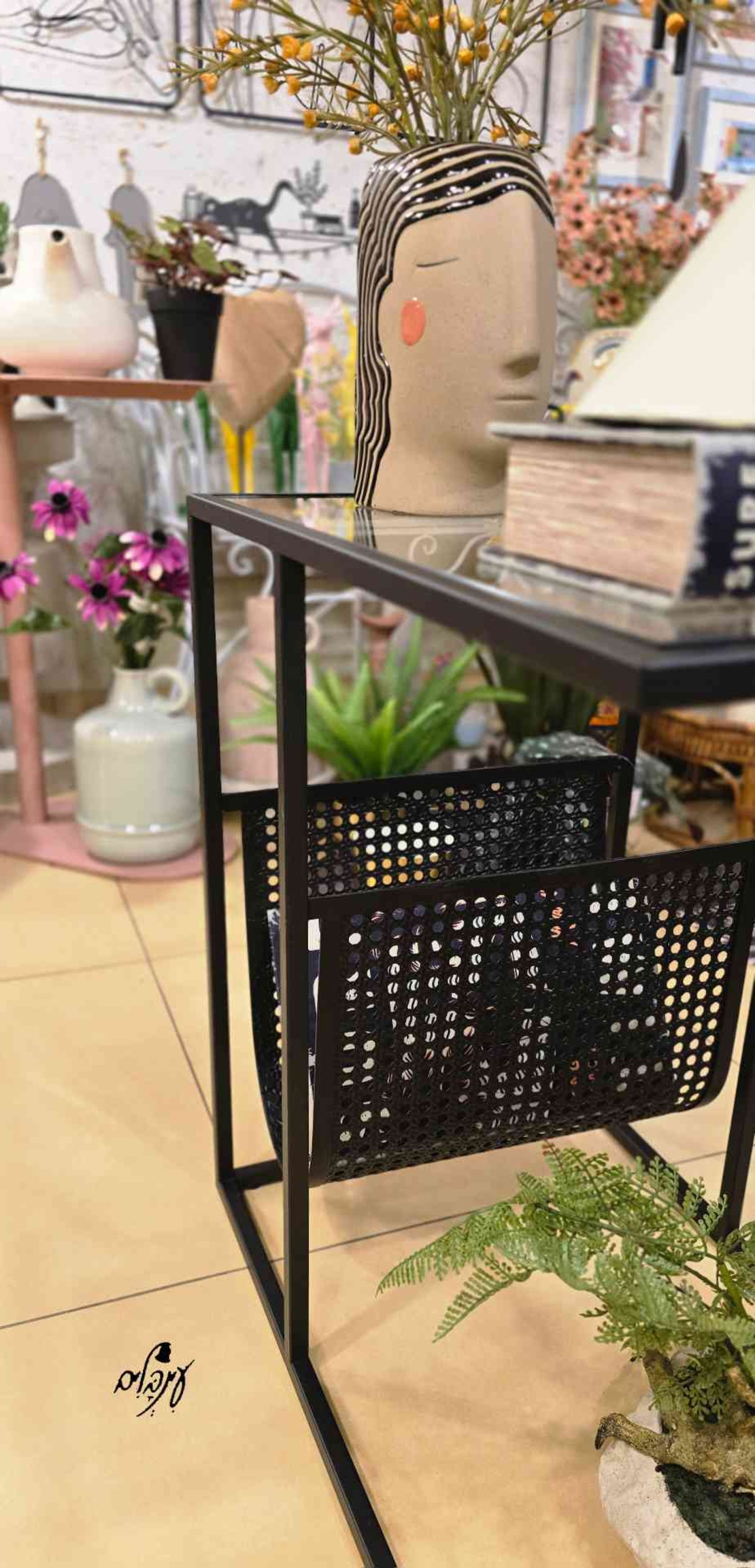 שולחן צד, נשכן משולב