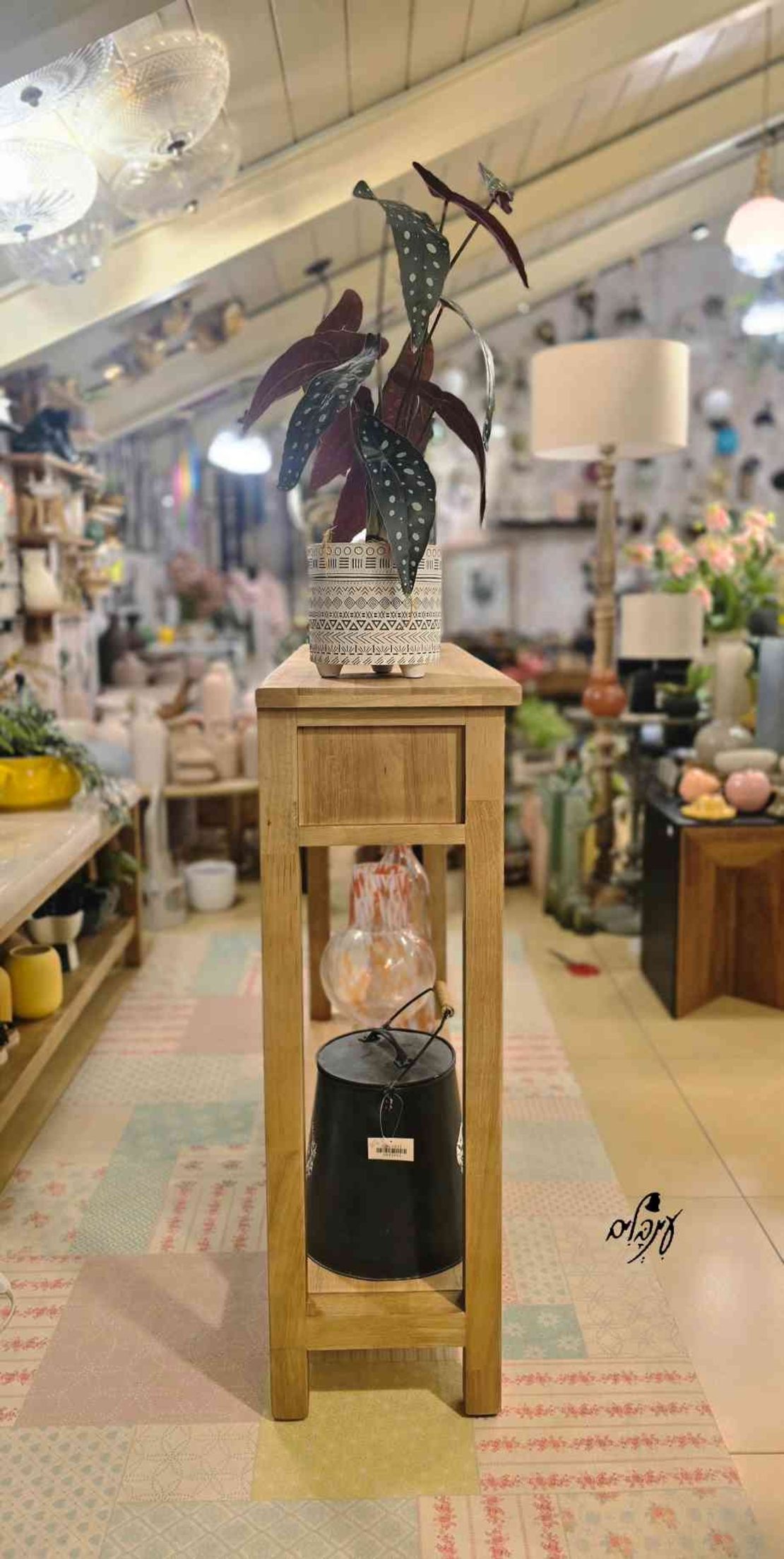 קונסולת וורה צרה