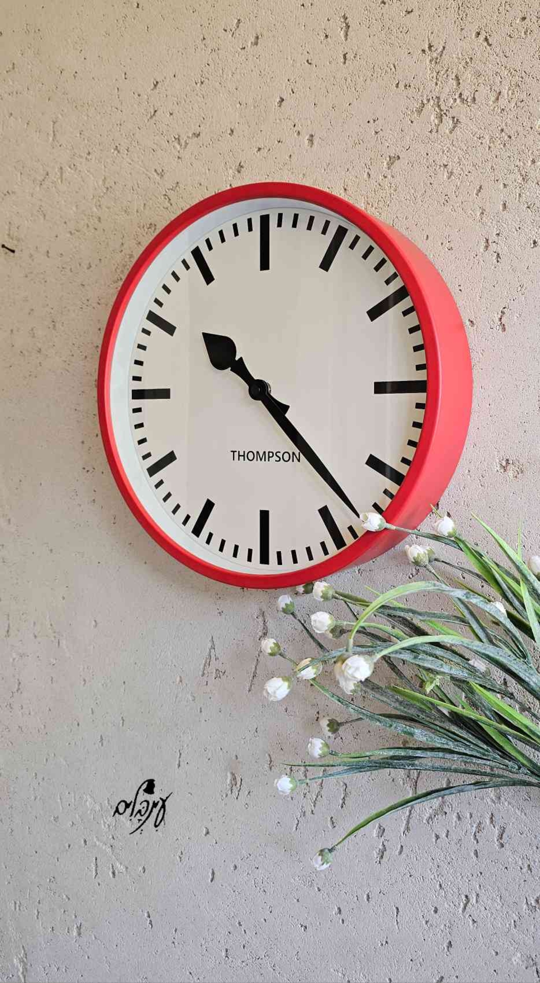 שעון קיר אדום
