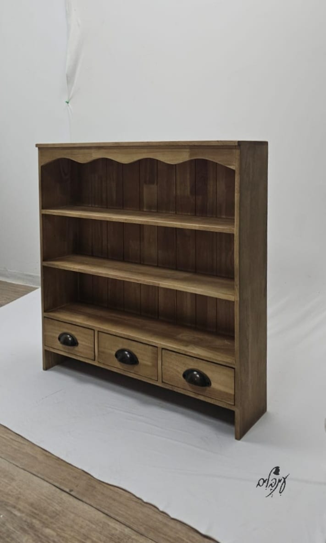 ארונית תליה טבעי