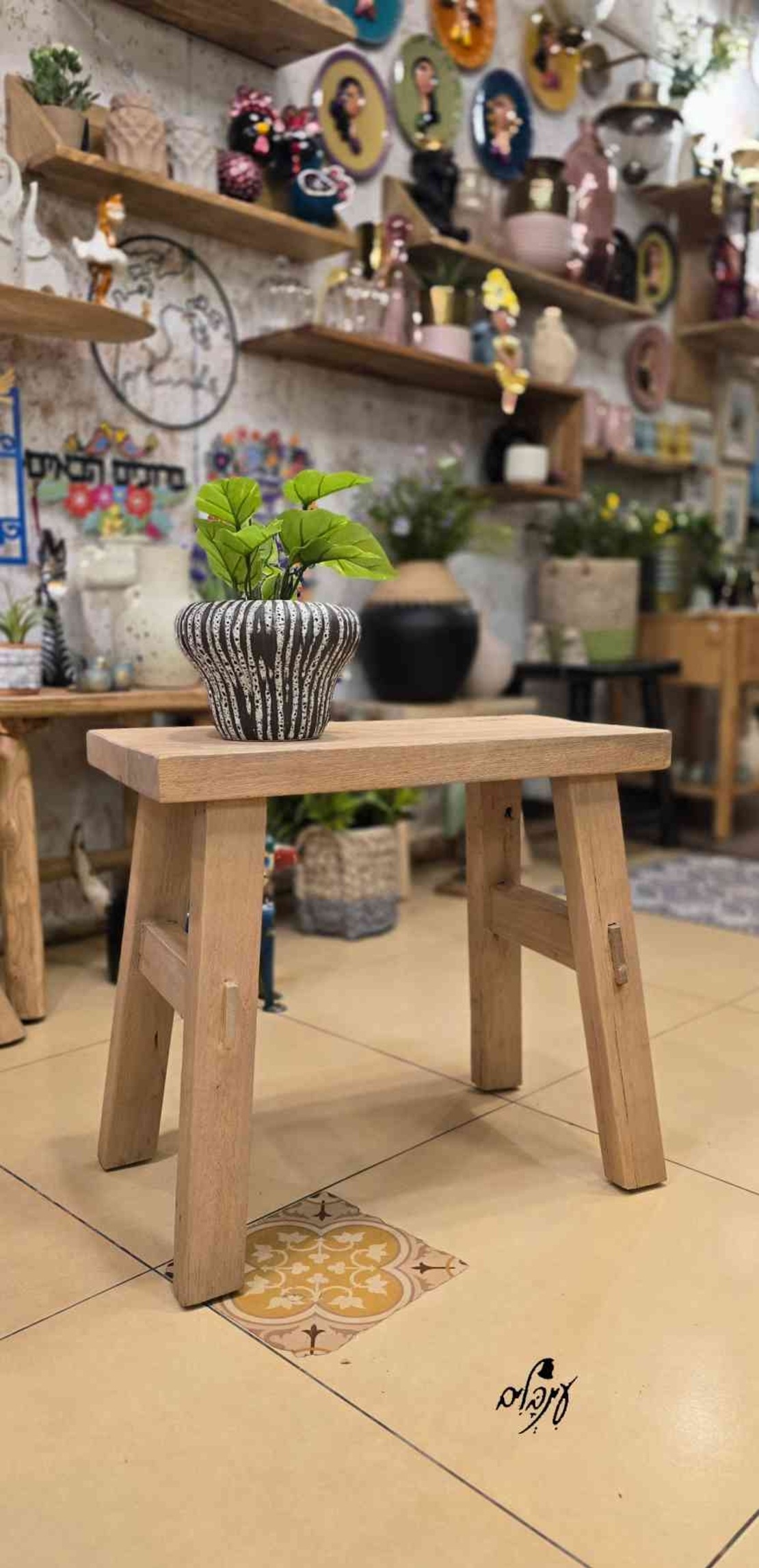 שרפרף עץ מעוצב טבעי